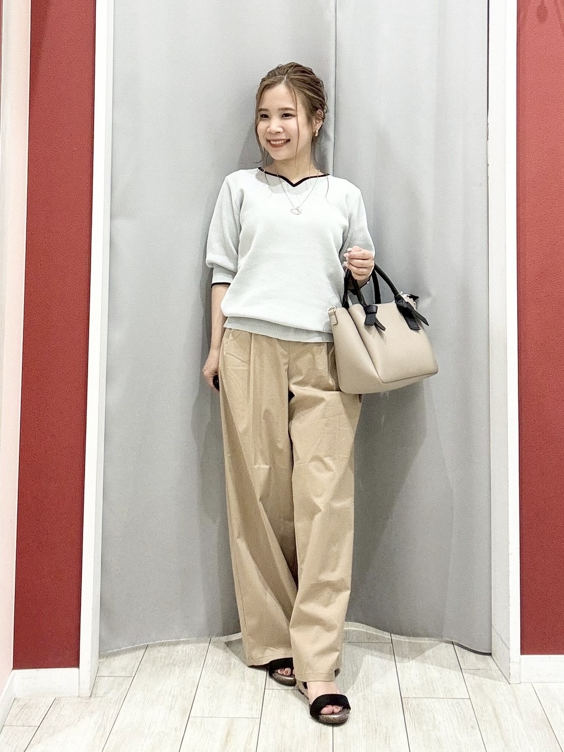 shioさんの「SHOO･LA･RUE｜【洗濯機可/UV/5分袖】ハートネックでお顔周りすっきり バイカラーニット」を使ったコーディネート