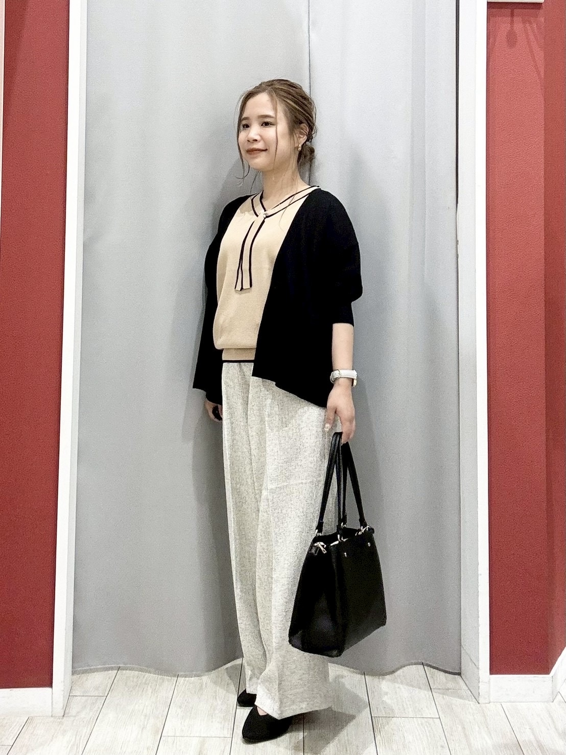 shioさんの「SHOO･LA･RUE｜【洗濯機可/S-LL】オンにもオフにも マルチに使えるボタンレスカーディガン」を使ったコーディネート