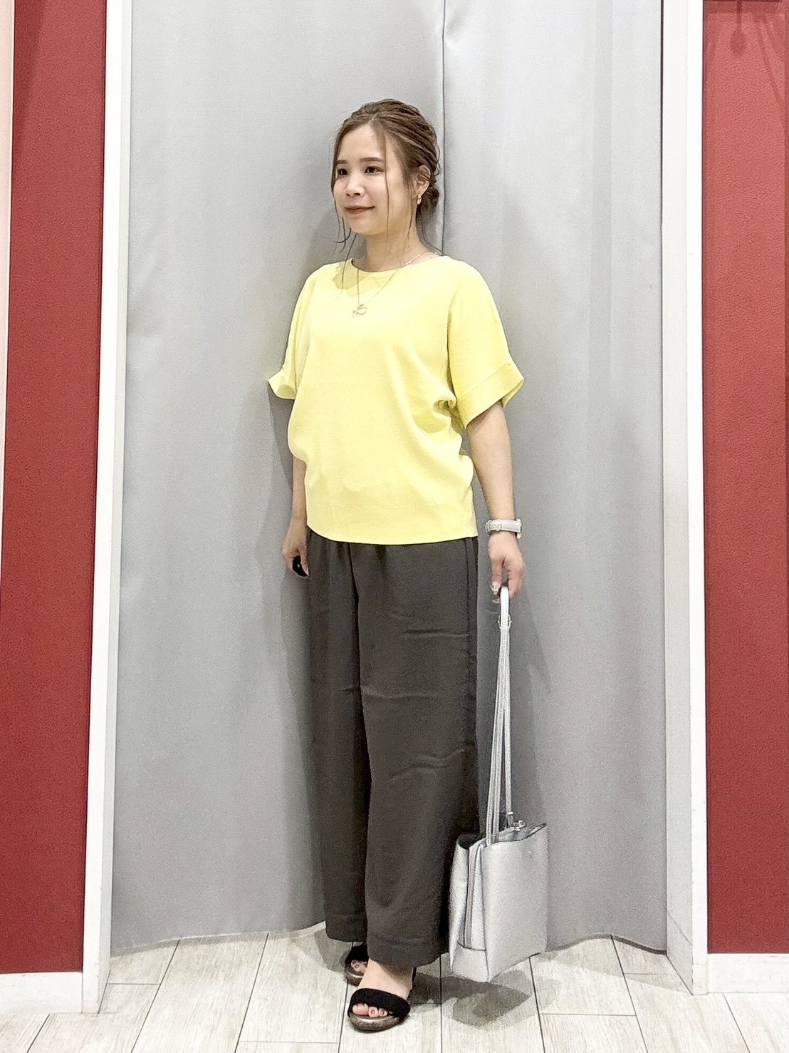 shioさんの「SHOO･LA･RUE｜【毎日洗える/UV】二の腕隠れる さらっとドルマン半袖ニット」を使ったコーディネート