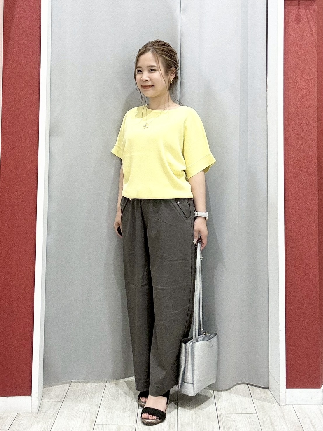 shioさんの「SHOO･LA･RUE｜【毎日洗える/UV】二の腕隠れる さらっとドルマン半袖ニット」を使ったコーディネート