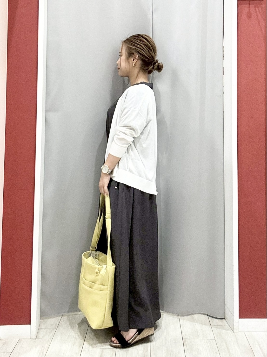 shioさんの「SHOO･LA･RUE｜【洗濯機可/S-LL】オンにもオフにも マルチに使えるボタンレスカーディガン」を使ったコーディネート