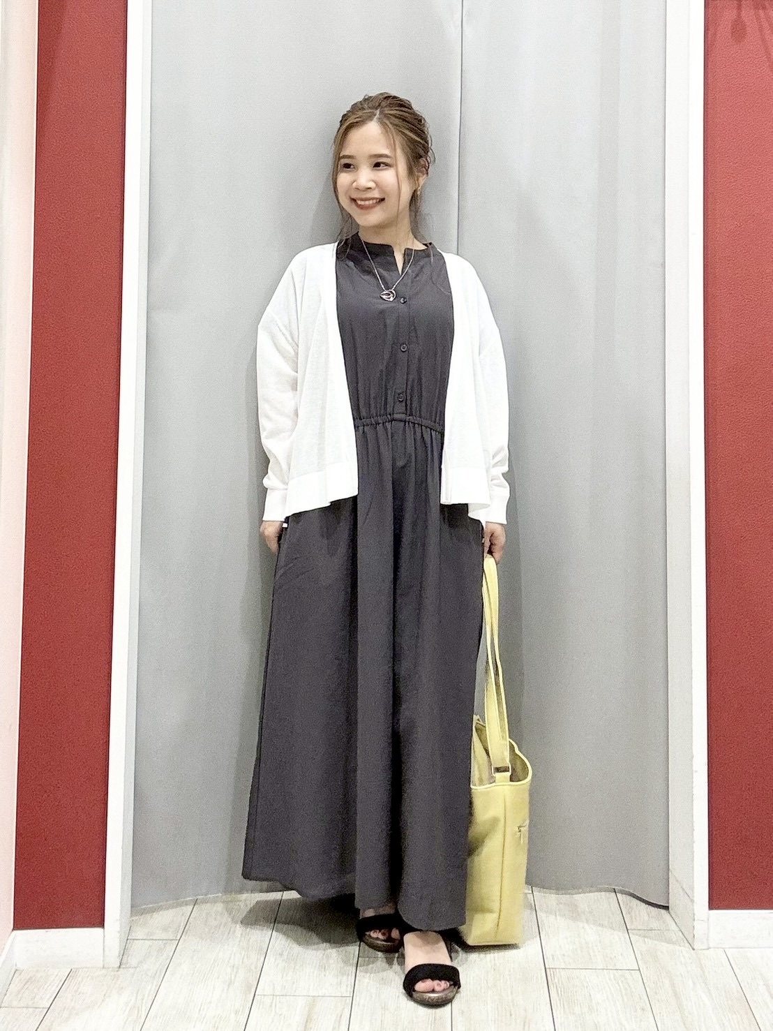 shioさんの「SHOO･LA･RUE｜【洗濯機可/S-LL】オンにもオフにも マルチに使えるボタンレスカーディガン」を使ったコーディネート
