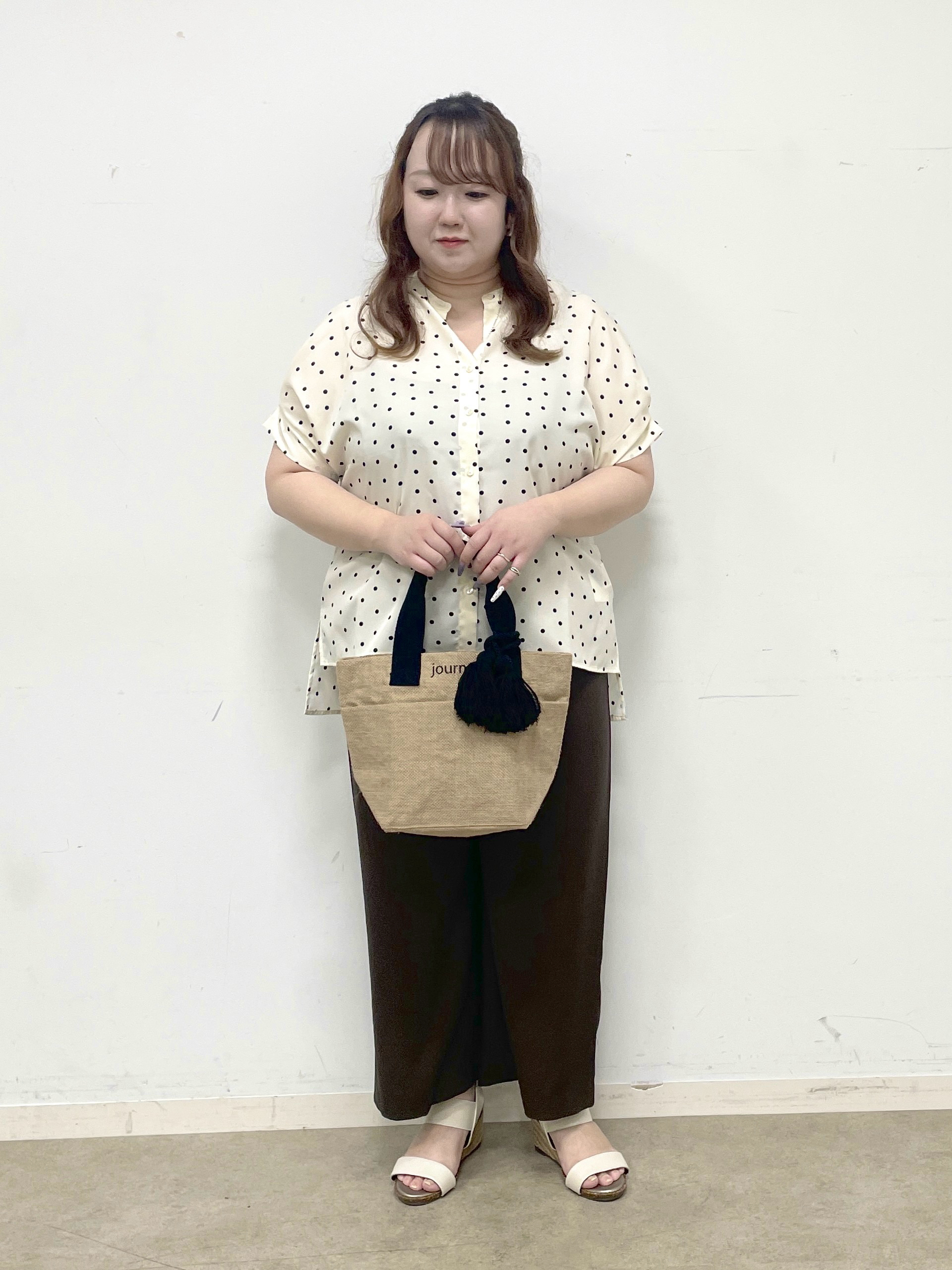 Risaさんの「SHOO･LA･RUE｜【洗濯機可／洗濯後しわになりにくい】大人の甘さをプラスする ドット柄袖タックブラウス」を使ったコーディネート