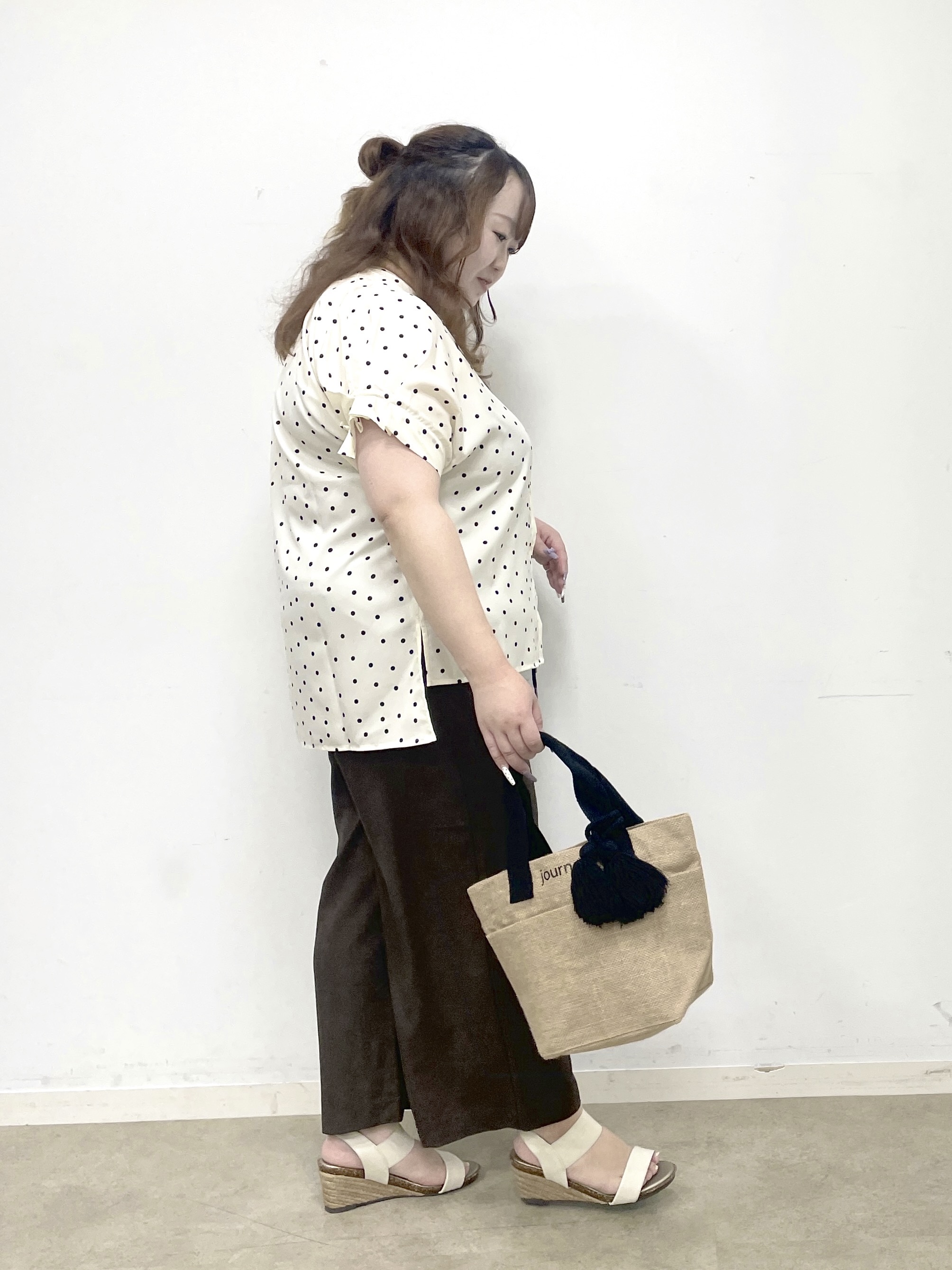 Risaさんの「SHOO･LA･RUE｜【洗濯機可／洗濯後しわになりにくい】大人の甘さをプラスする ドット柄袖タックブラウス」を使ったコーディネート