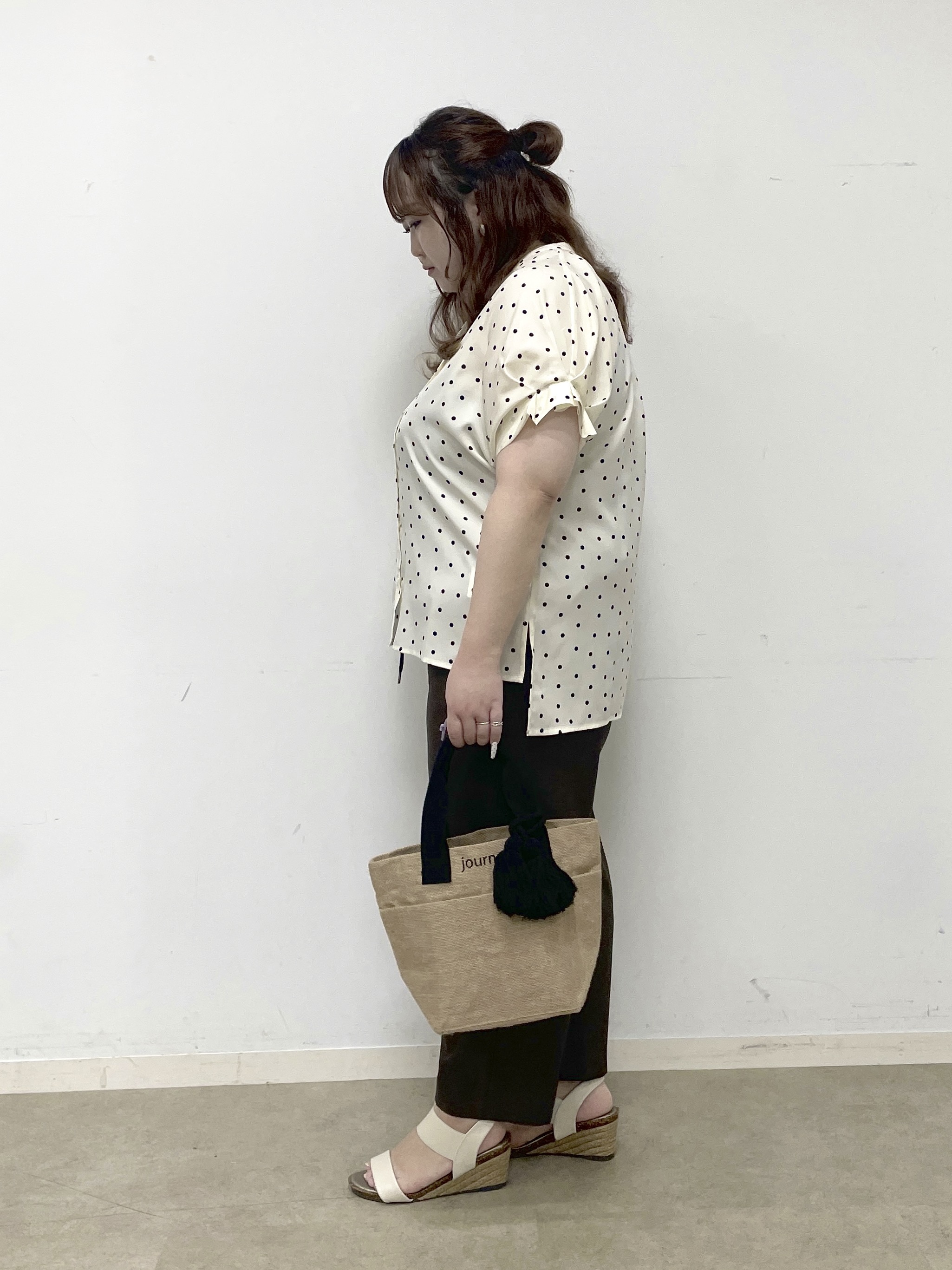 Risaさんの「SHOO･LA･RUE｜【洗濯機可／洗濯後しわになりにくい】大人の甘さをプラスする ドット柄袖タックブラウス」を使ったコーディネート