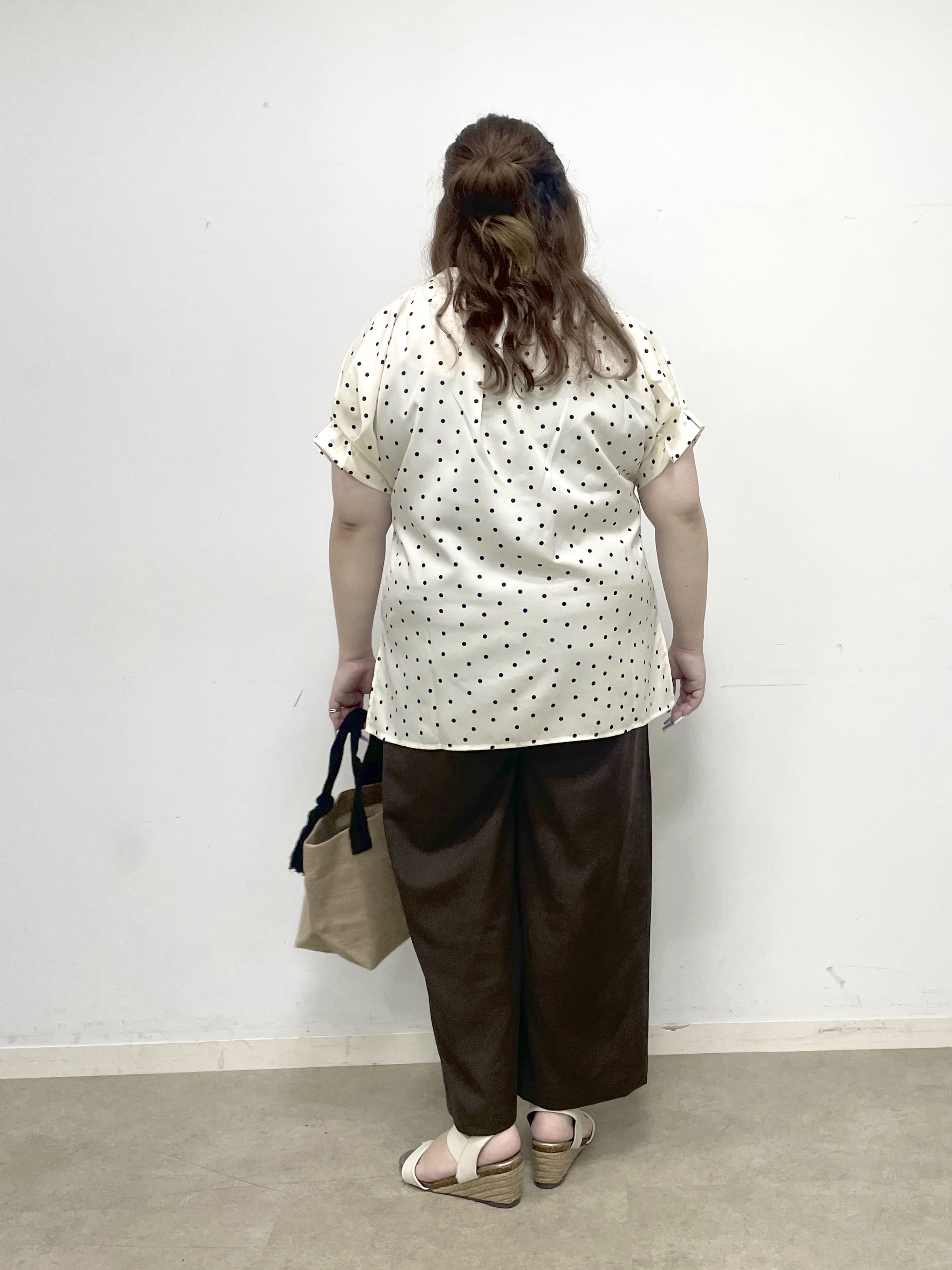 Risaさんの「SHOO･LA･RUE｜【洗濯機可／洗濯後しわになりにくい】大人の甘さをプラスする ドット柄袖タックブラウス」を使ったコーディネート