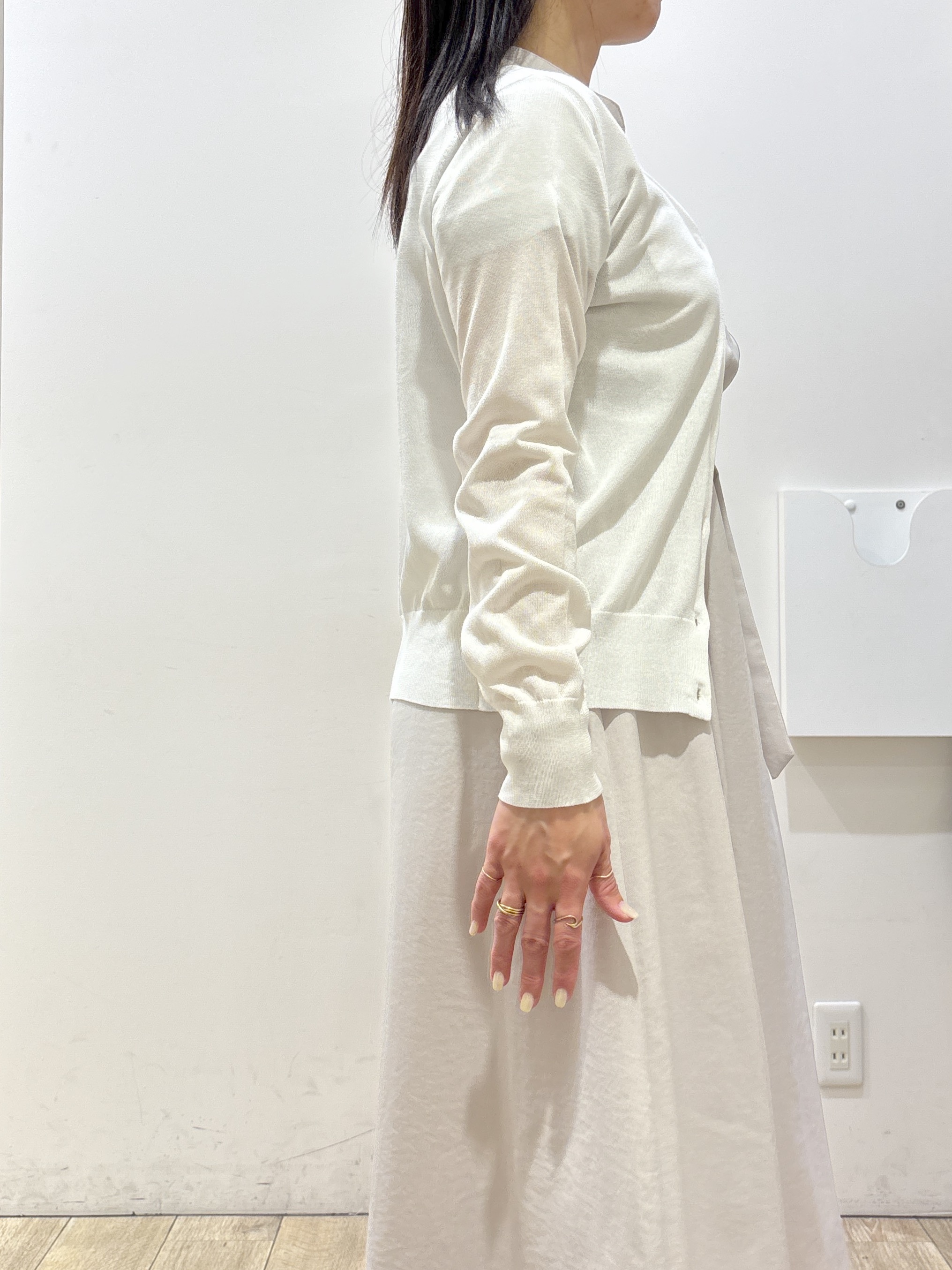 mameさんの「index｜【接触冷感】ビジューボタンカーディガン《抗ピリング／洗濯機OK》」を使ったコーディネート