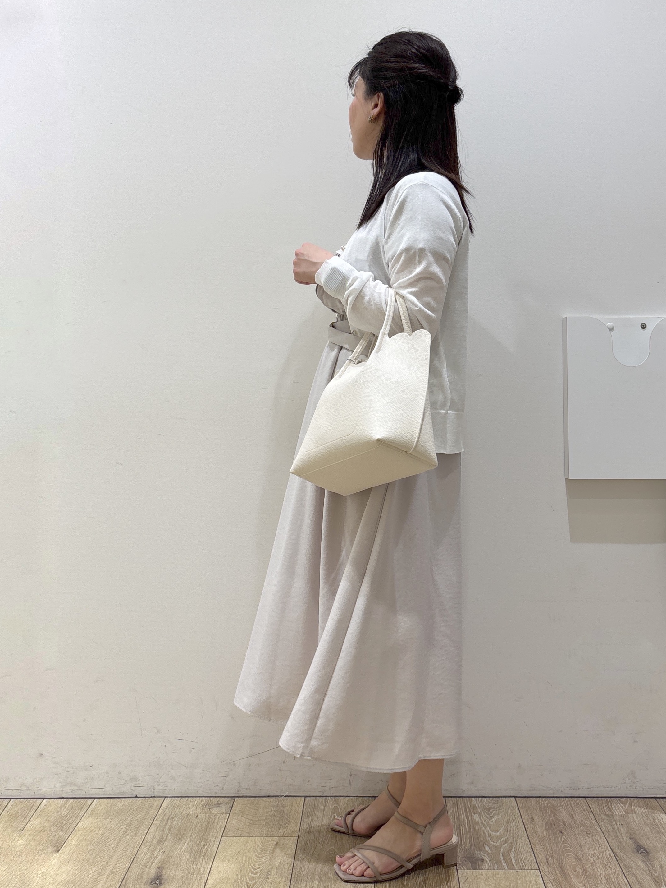 mameさんの「index｜【接触冷感】ビジューボタンカーディガン《抗ピリング／洗濯機OK》」を使ったコーディネート