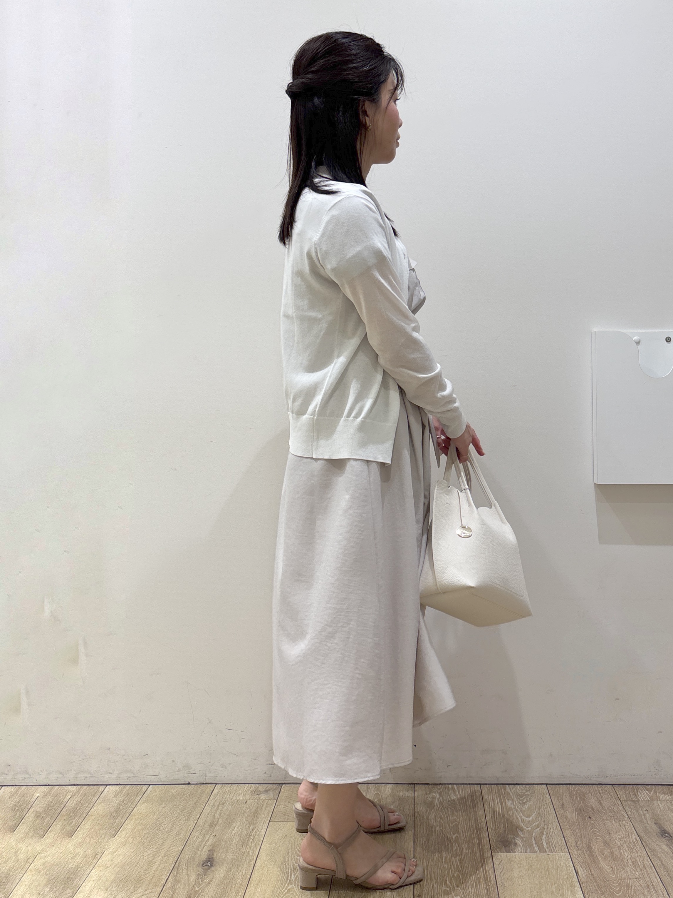 mameさんの「index｜【接触冷感】ビジューボタンカーディガン《抗ピリング／洗濯機OK》」を使ったコーディネート