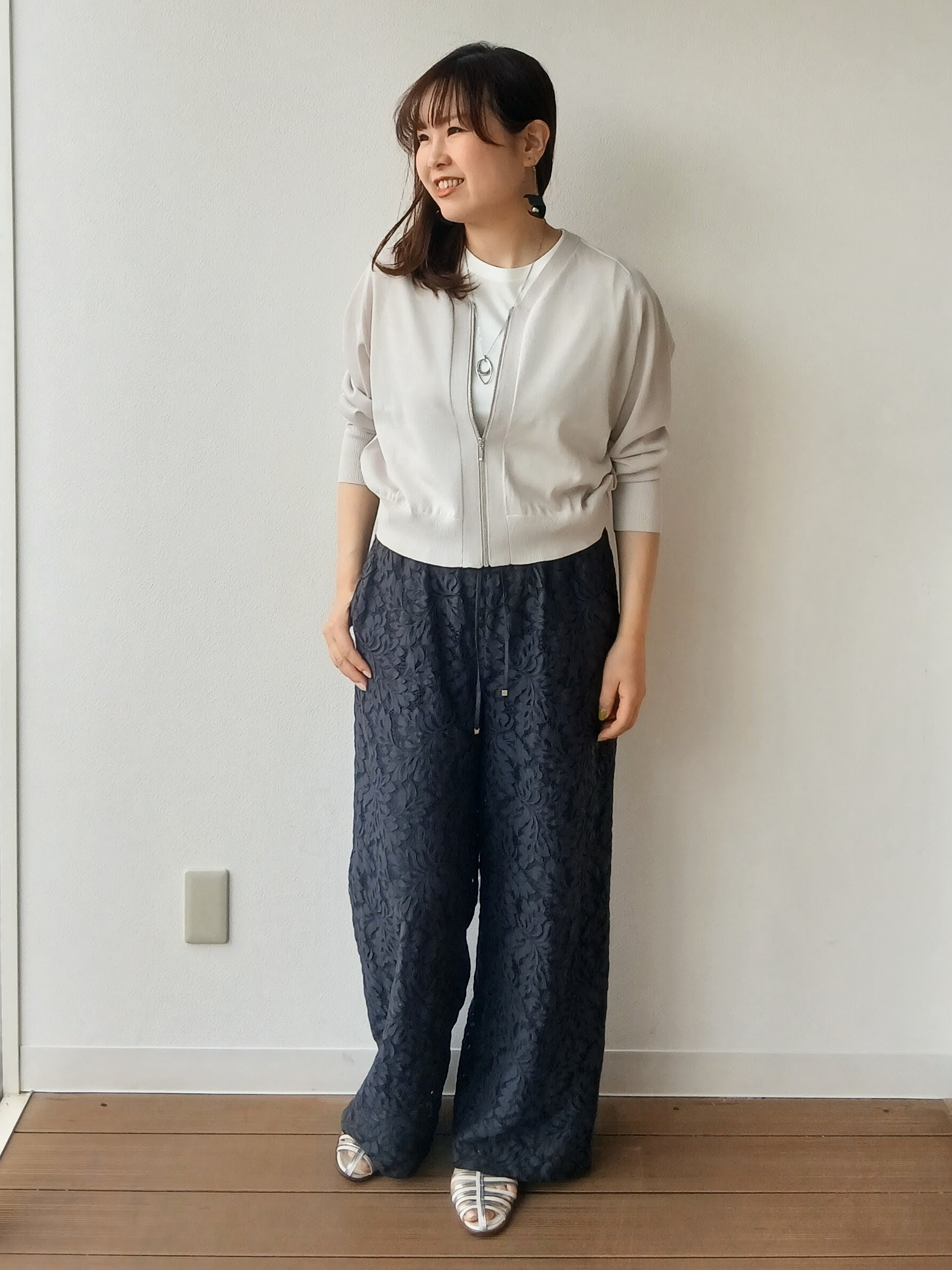 なみきさんの「UNTITLED｜【アンサンブル可/日除け・冷房対策】シアーレーヨンZIPカーディガン」を使ったコーディネート