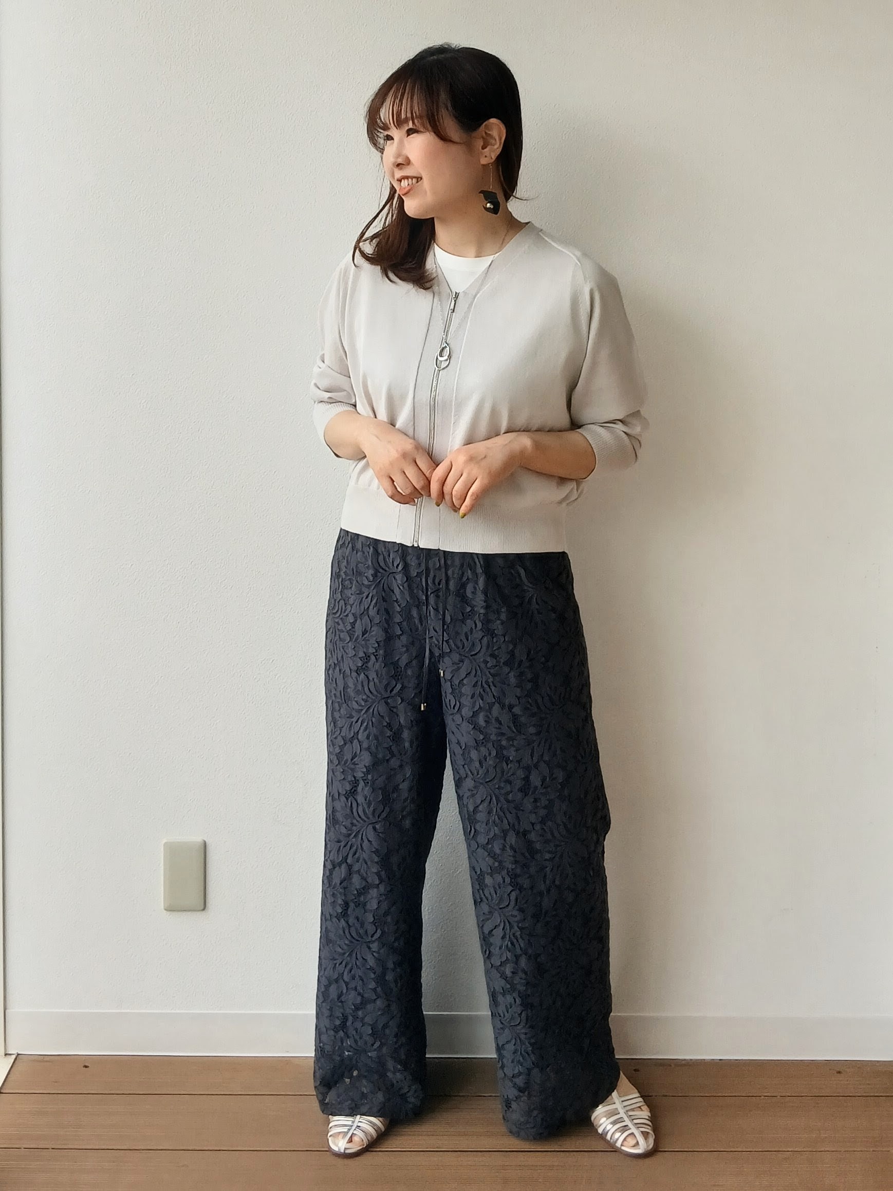 なみきさんの「UNTITLED｜【アンサンブル可/日除け・冷房対策】シアーレーヨンZIPカーディガン」を使ったコーディネート