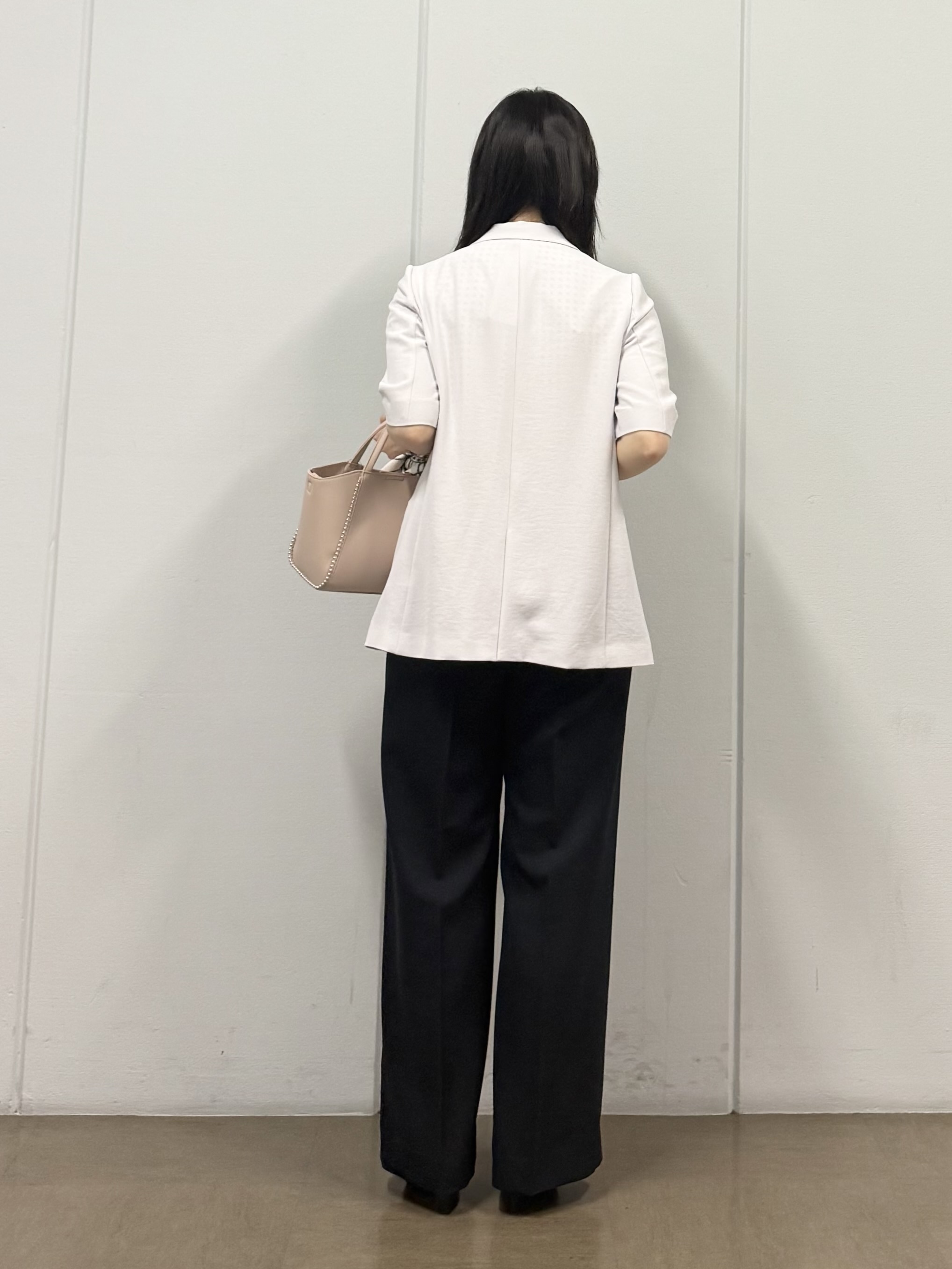 mizukiさんの「INDIVI｜【洗える／UVケア】幾何学柄＆無地 タックVネック 半袖ブラウス」を使ったコーディネート