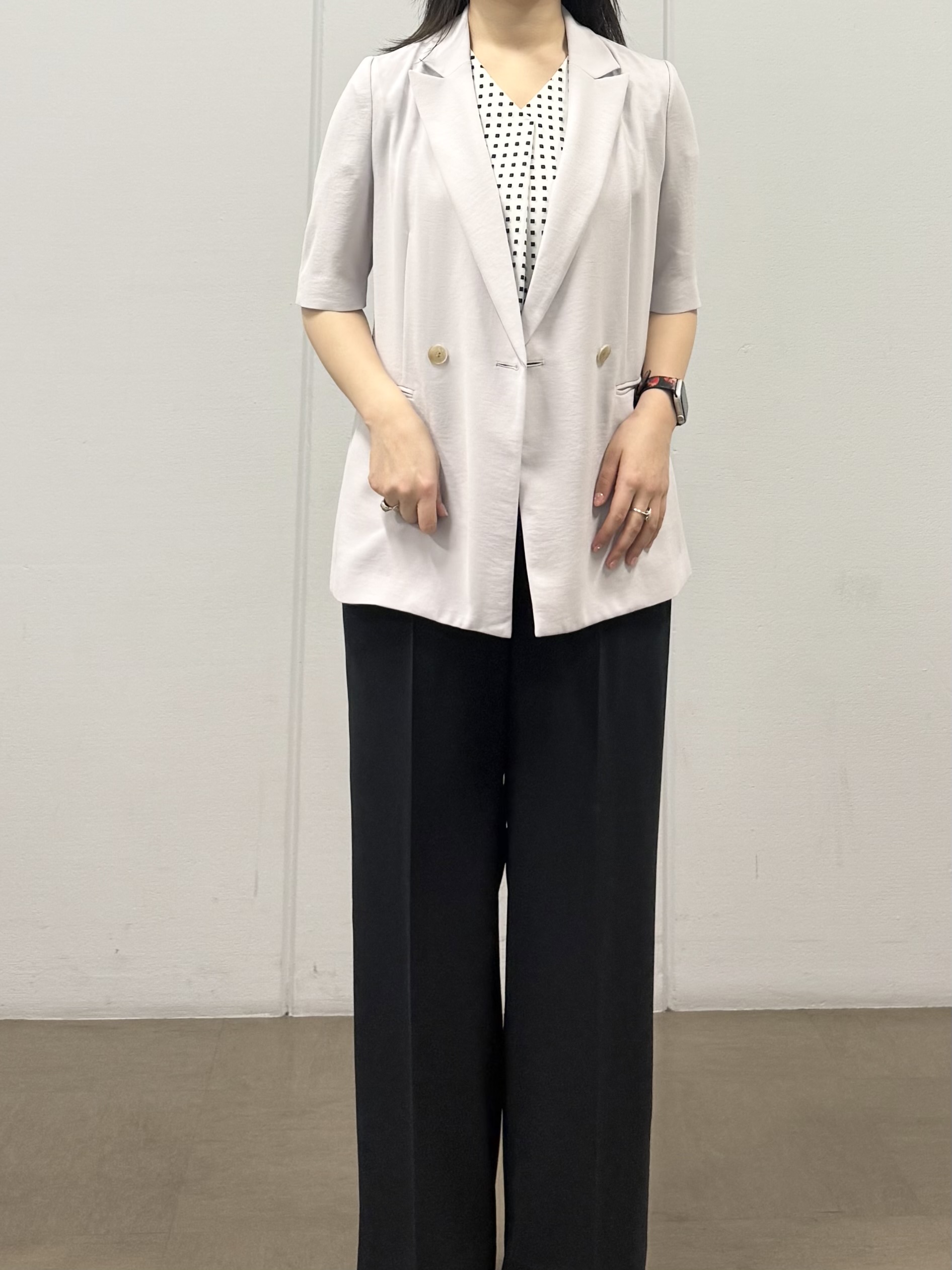 mizukiさんの「INDIVI｜【洗える／UVケア】幾何学柄＆無地 タックVネック 半袖ブラウス」を使ったコーディネート