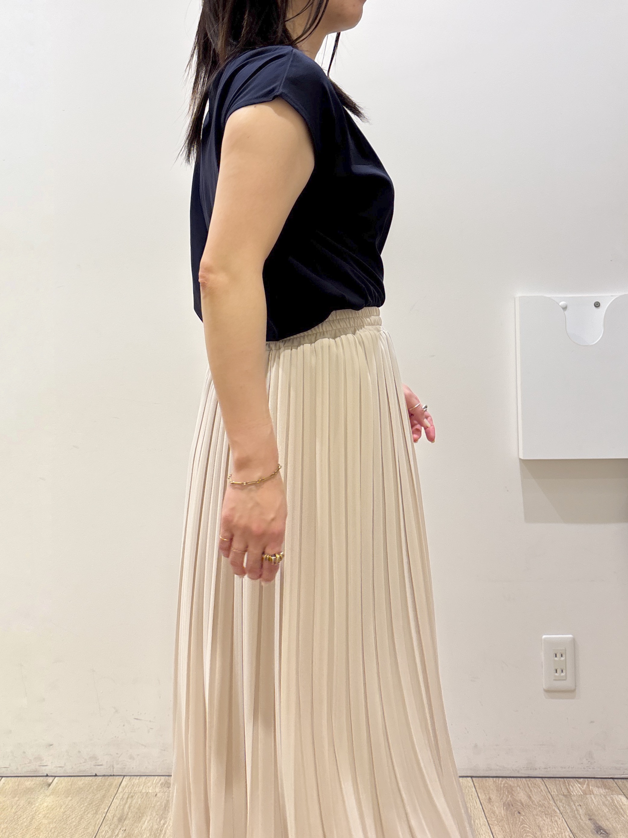 mameさんの「index｜【接触冷感】ビジューキーネックフレンチトップス《UVケア／洗濯機OK／XS～3L／8col》」を使ったコーディネート