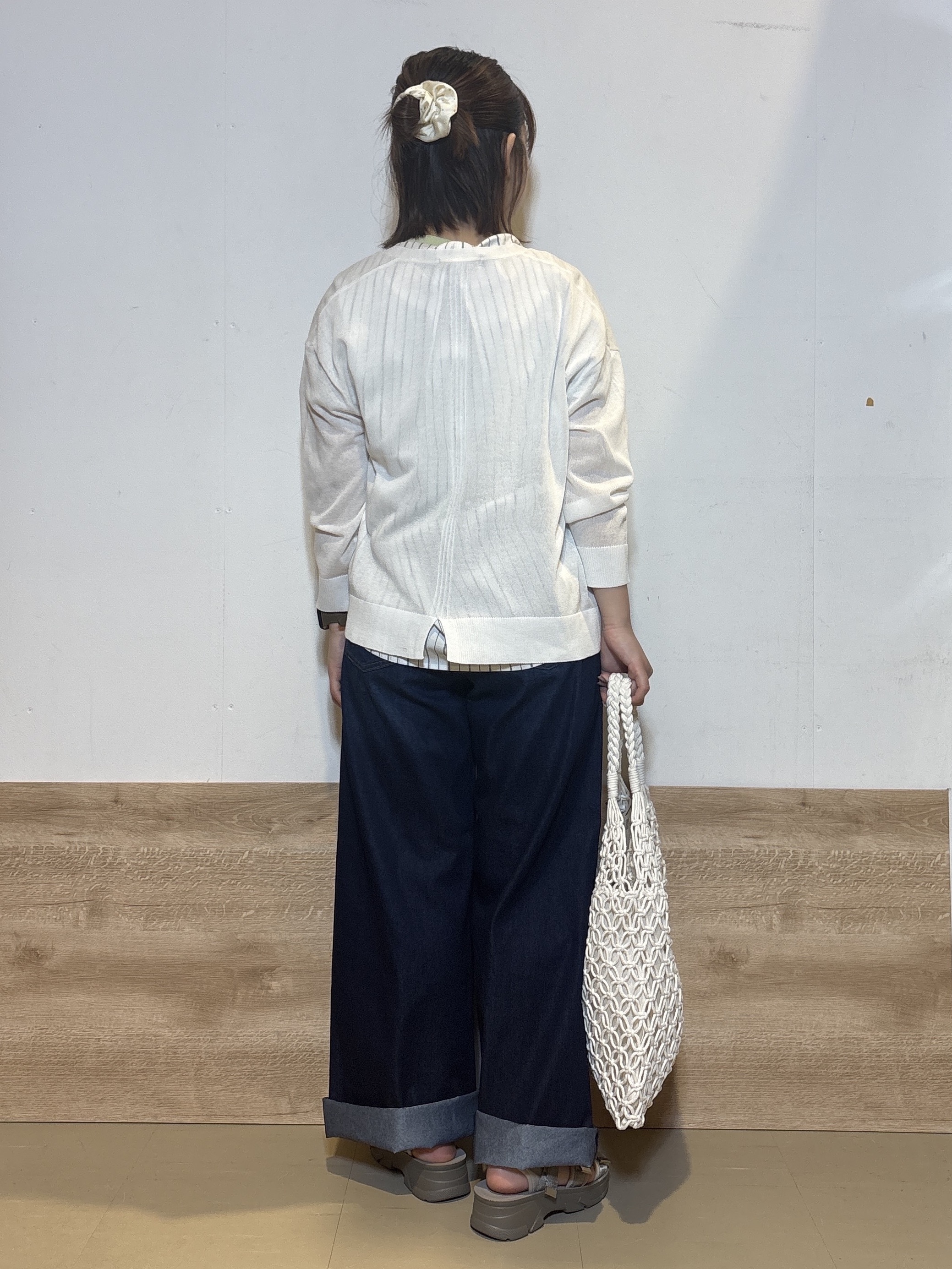 るねさんの「SHOO･LA･RUE｜【洗濯機可/S-LL】オンにもオフにも マルチに使えるボタンレスカーディガン」を使ったコーディネート
