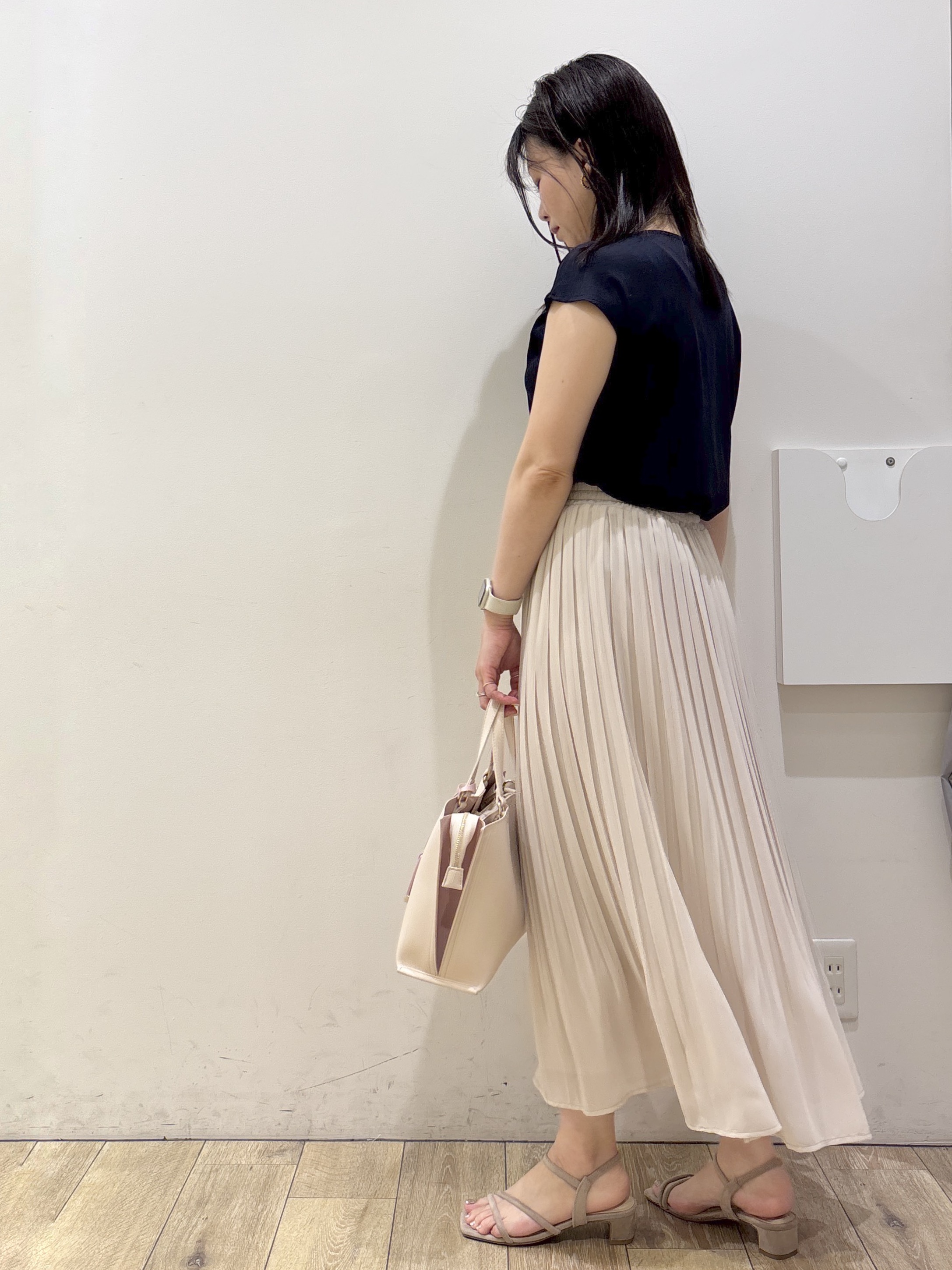 mameさんの「index｜【接触冷感】ビジューキーネックフレンチトップス《UVケア／洗濯機OK／XS～3L／8col》」を使ったコーディネート