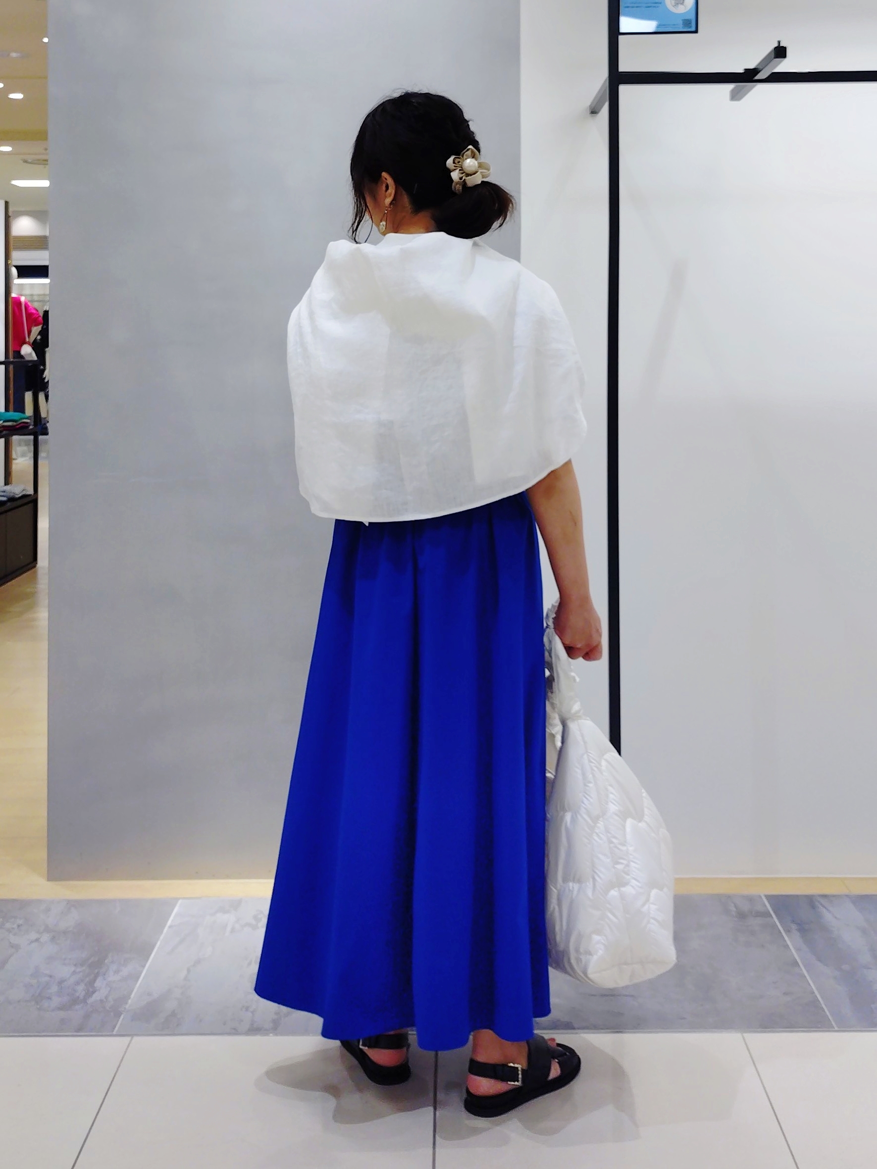 TOMOMIさんの「INDIVI｜【合皮】クロスデザインサンダル」を使ったコーディネート