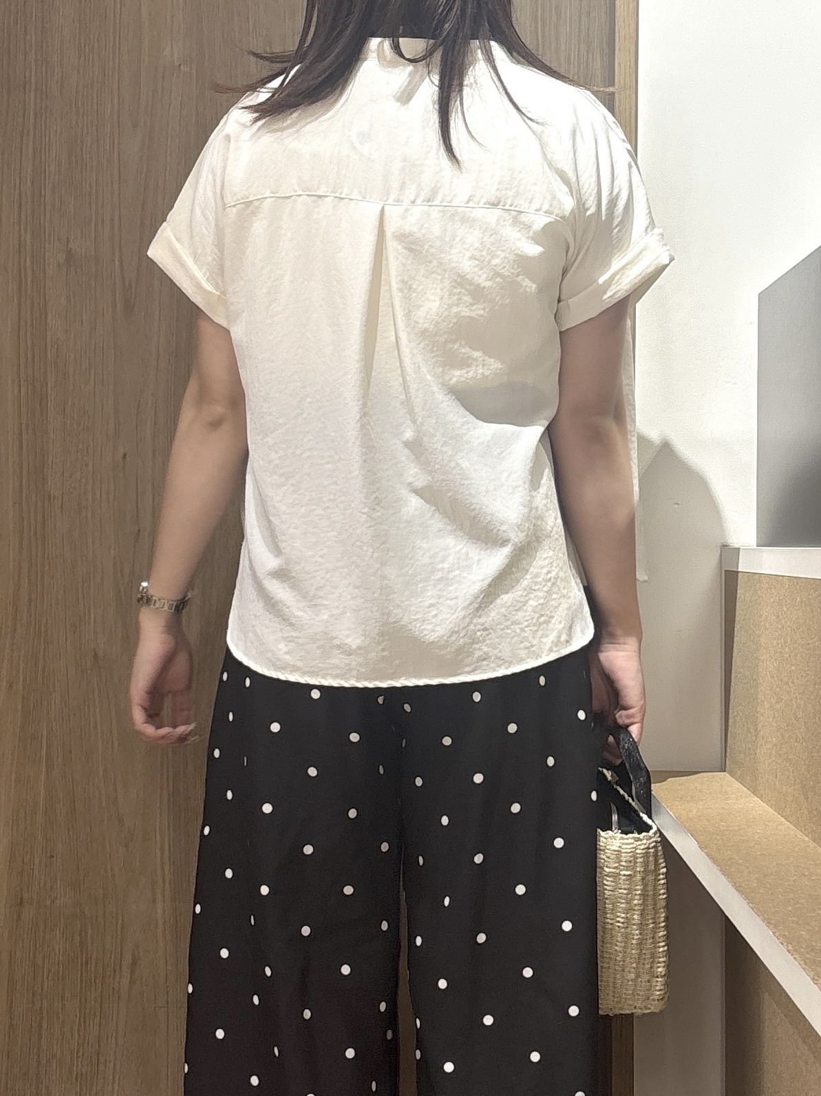 このかさんの「index｜【接触冷感】ダブルポケットスキッパーブラウス《吸水速乾／防シワ／洗濯機OK／S～3L／7col》」を使ったコーディネート