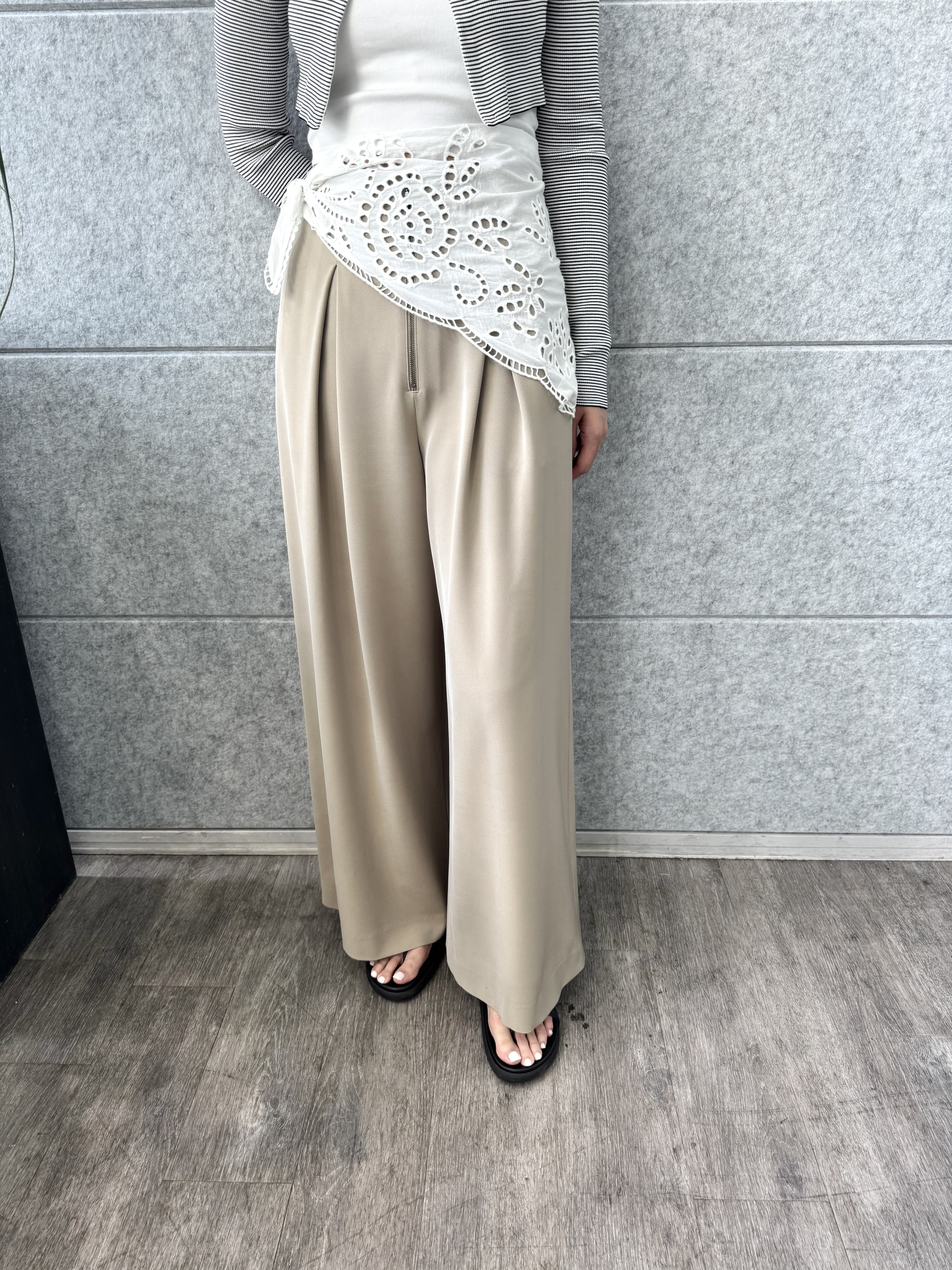 uchi__yamaさんの「CODE A｜zip wide pants」を使ったコーディネート