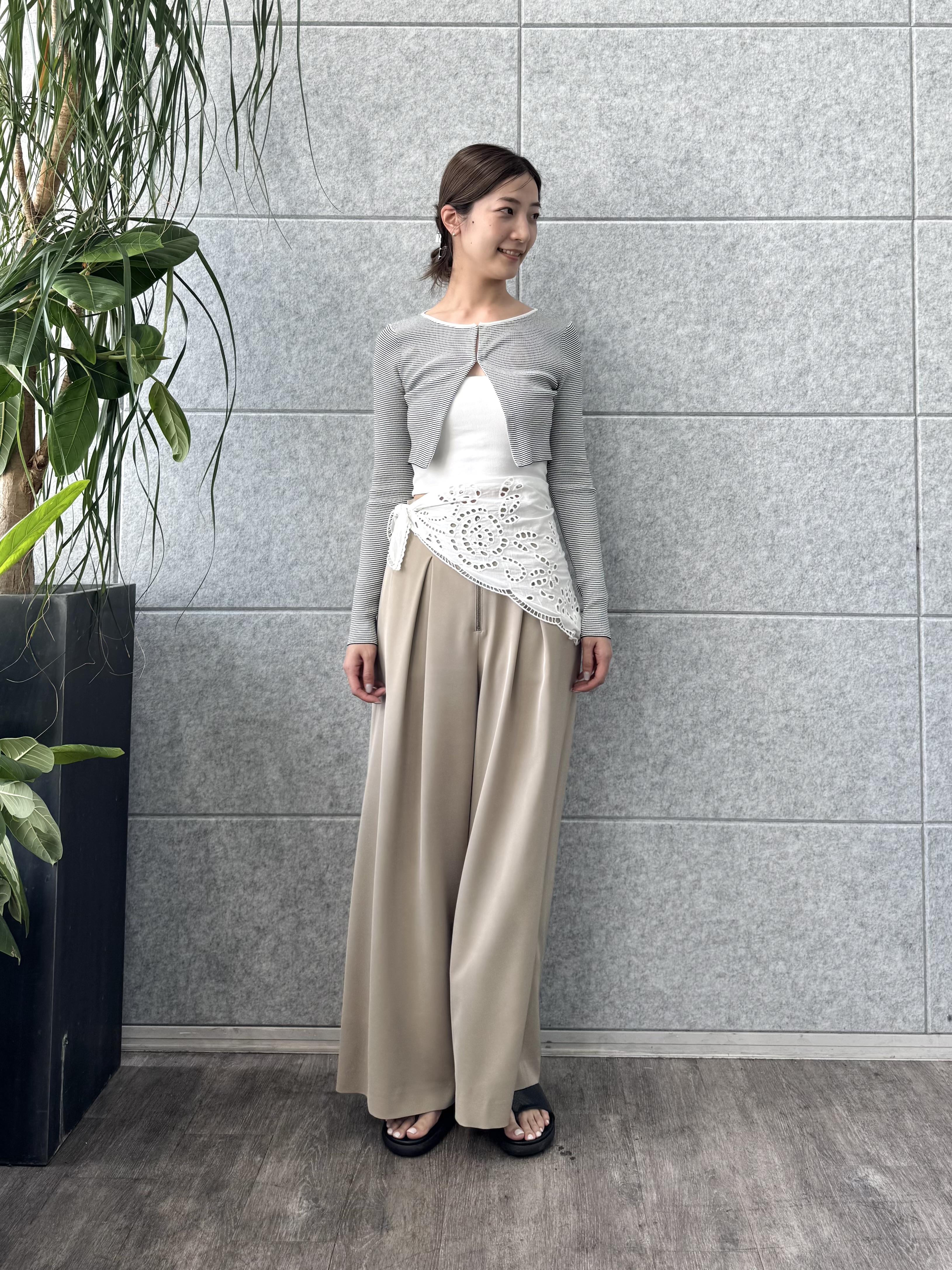 uchi__yamaさんの「CODE A｜zip wide pants」を使ったコーディネート