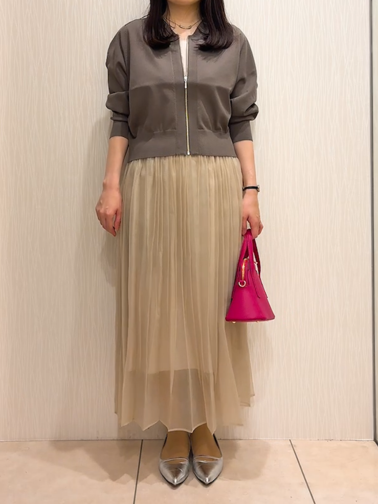 SAHOさんの「UNTITLED｜【アンサンブル可/日除け・冷房対策】シアーレーヨンZIPカーディガン」を使ったコーディネート