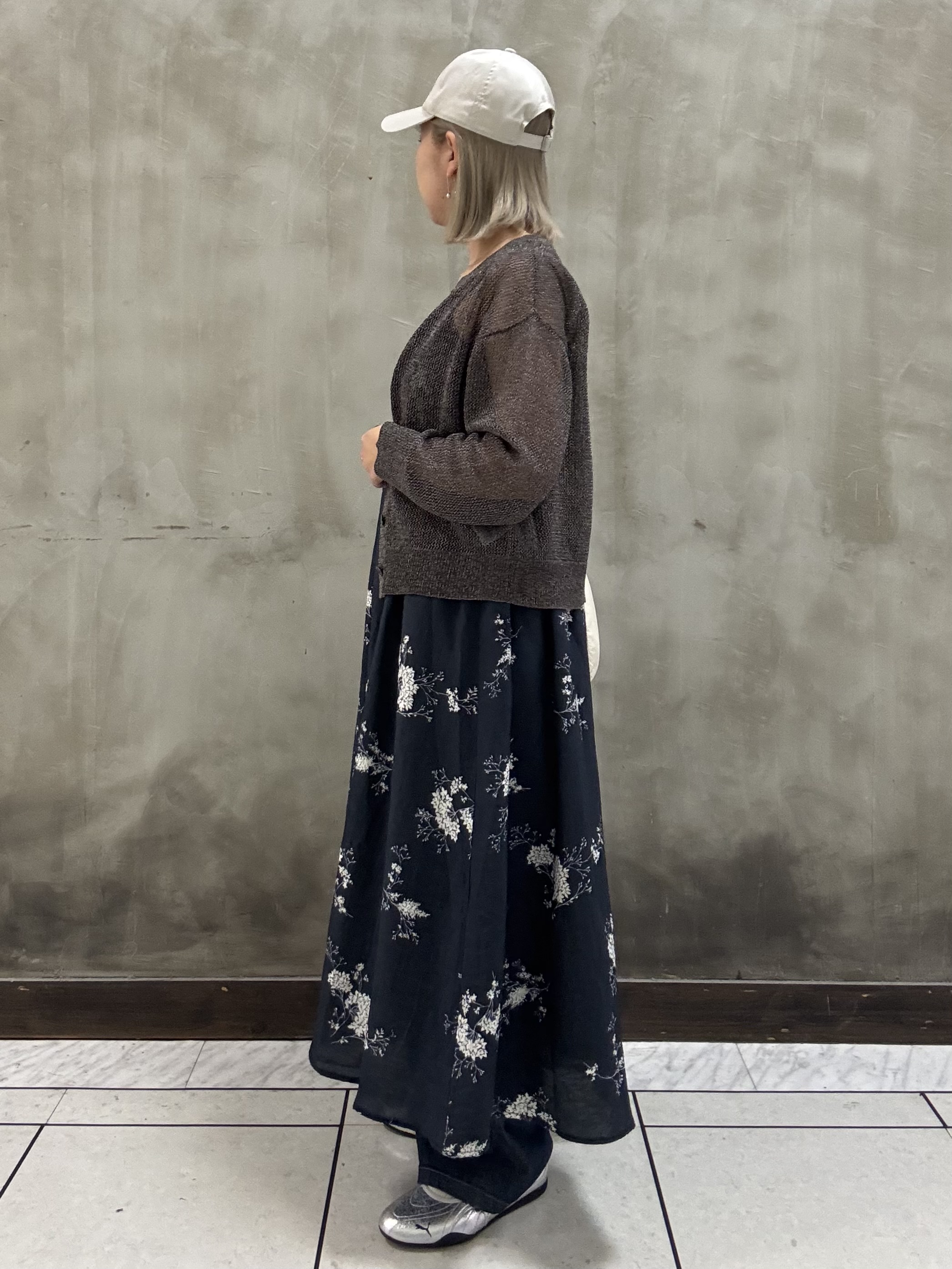 minaさんの「grove｜【洗える】大人のシャーリングキャミワンピース」を使ったコーディネート