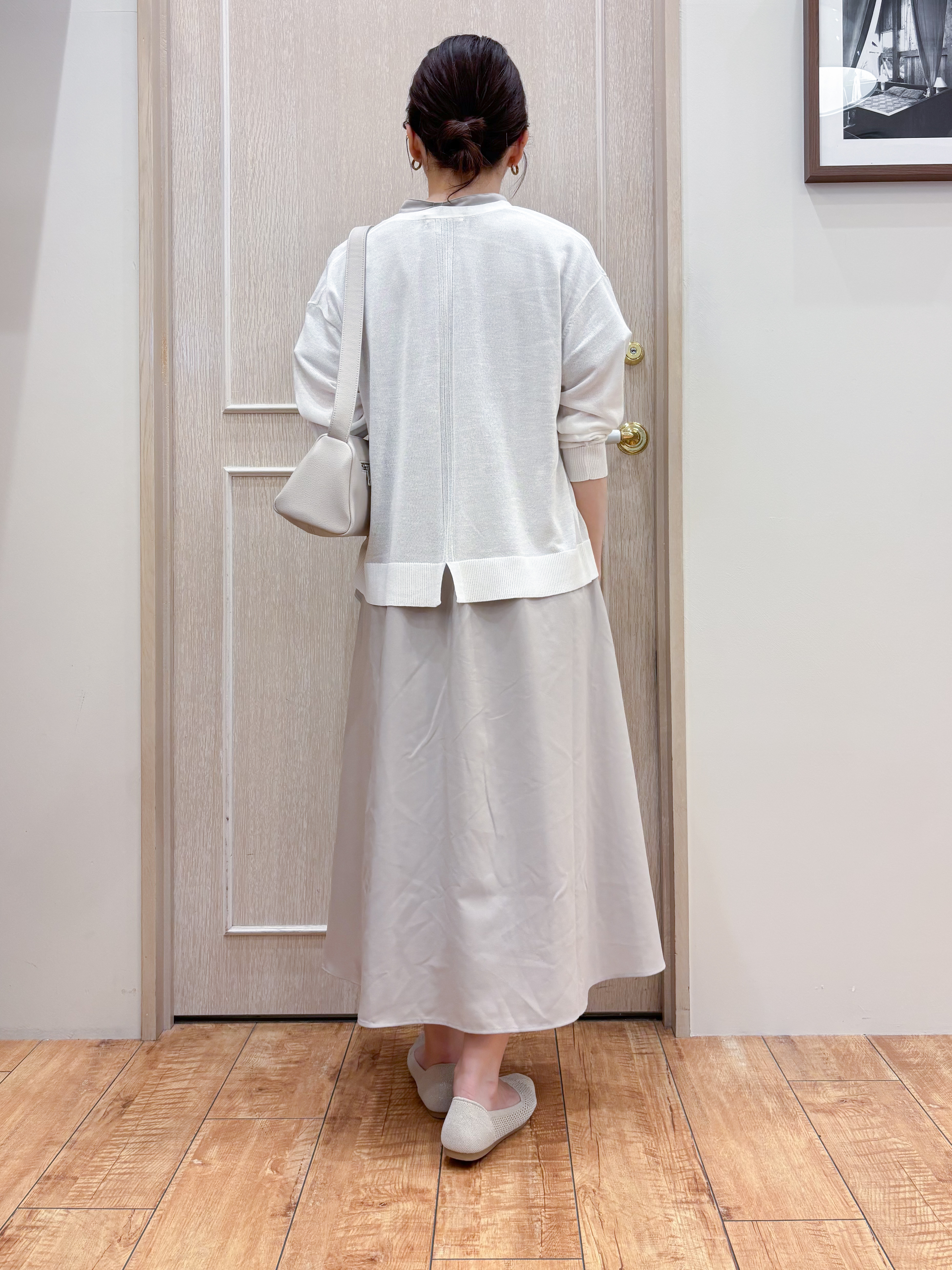 なみさんの「SHOO･LA･RUE｜【洗濯機可/S-LL】オンにもオフにも マルチに使えるボタンレスカーディガン」を使ったコーディネート