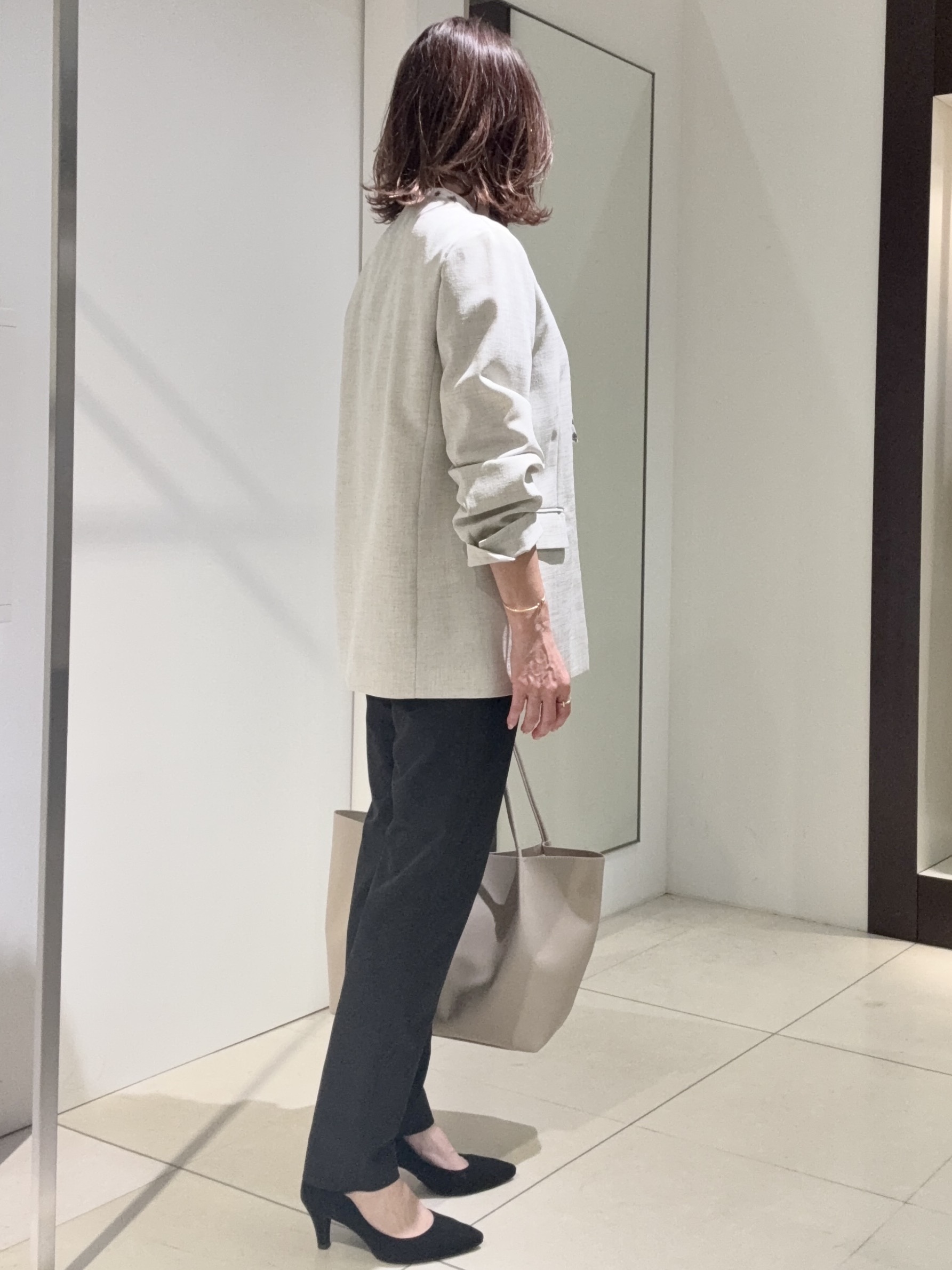 tomoさんの「UNTITLED｜◆【さらりと快適/セットアップ可/UV/接触冷感】スラブカラーレスジャケット」を使ったコーディネート