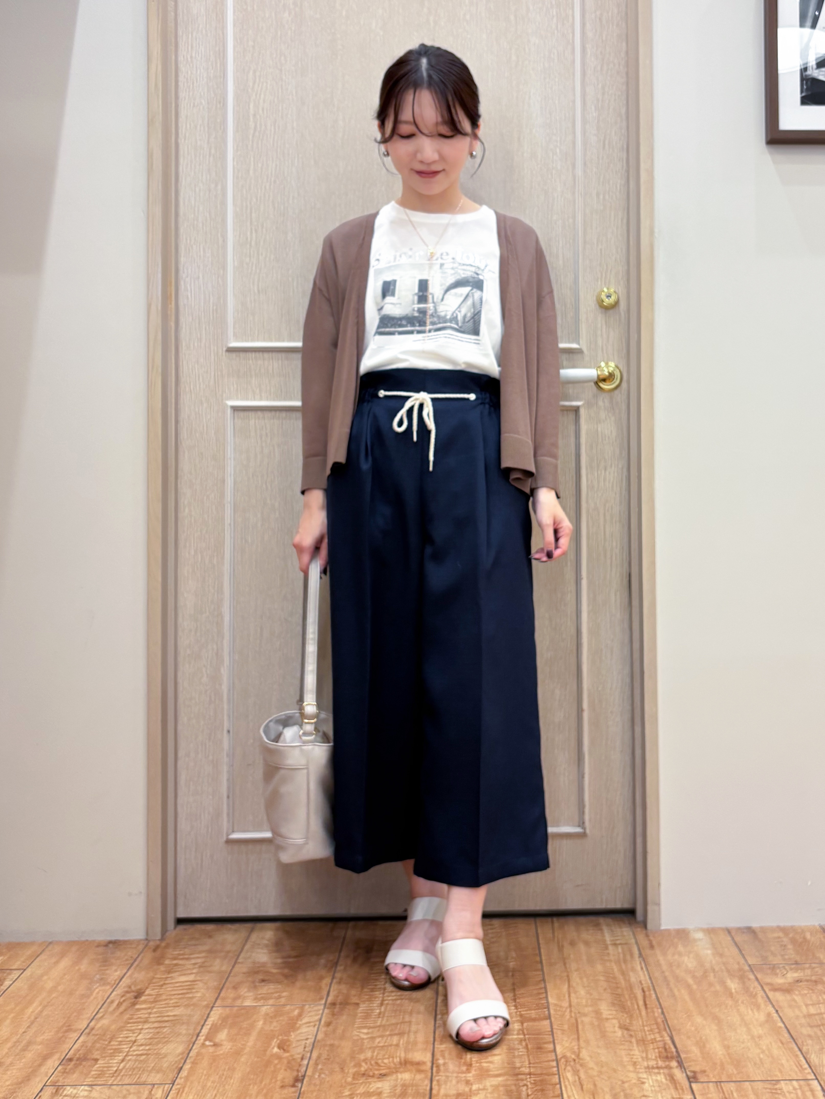 なみさんの「SHOO･LA･RUE｜【洗濯機可/S-LL】オンにもオフにも マルチに使えるボタンレスカーディガン」を使ったコーディネート
