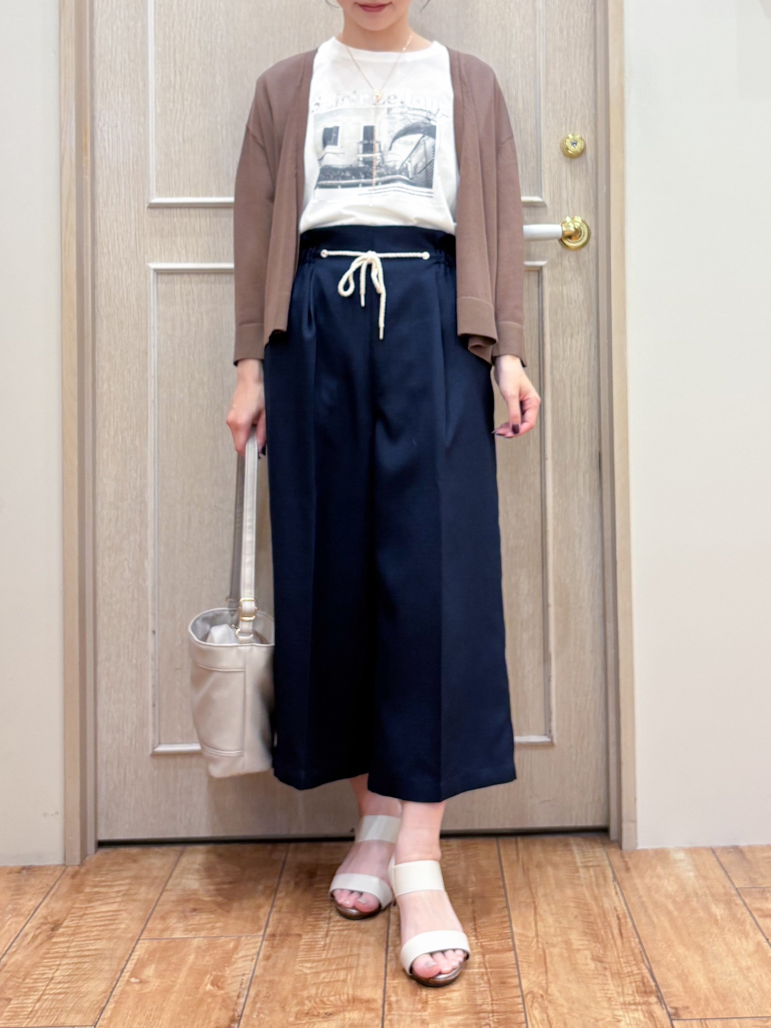 なみさんの「SHOO･LA･RUE｜【洗濯機可/S-LL】オンにもオフにも マルチに使えるボタンレスカーディガン」を使ったコーディネート