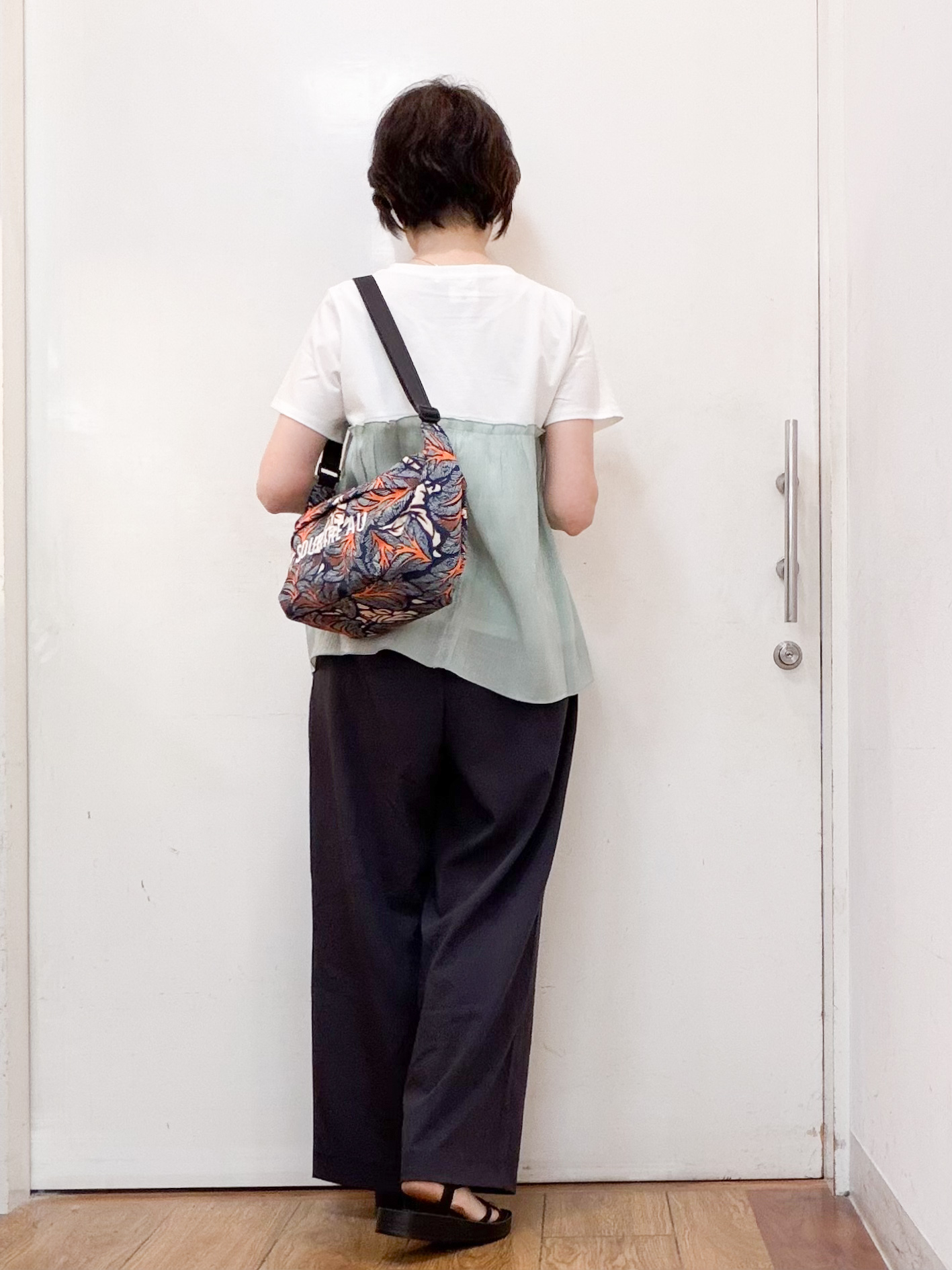 みぃさんの「SHOO･LA･RUE｜【体型カバー】1枚でインせず決まる きらきらビスチェ風Tシャツ」を使ったコーディネート