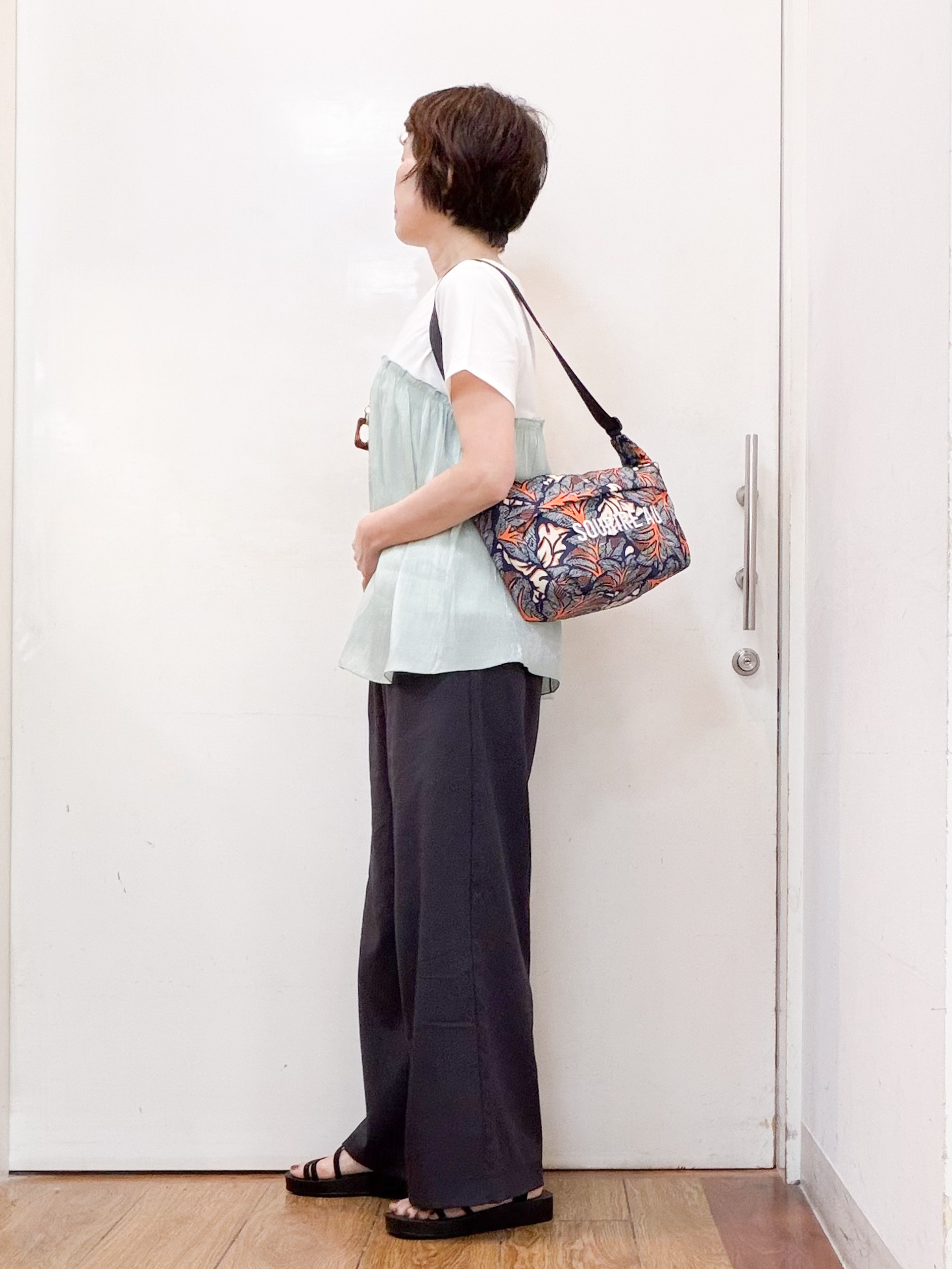 みぃさんの「SHOO･LA･RUE｜【体型カバー】1枚でインせず決まる きらきらビスチェ風Tシャツ」を使ったコーディネート