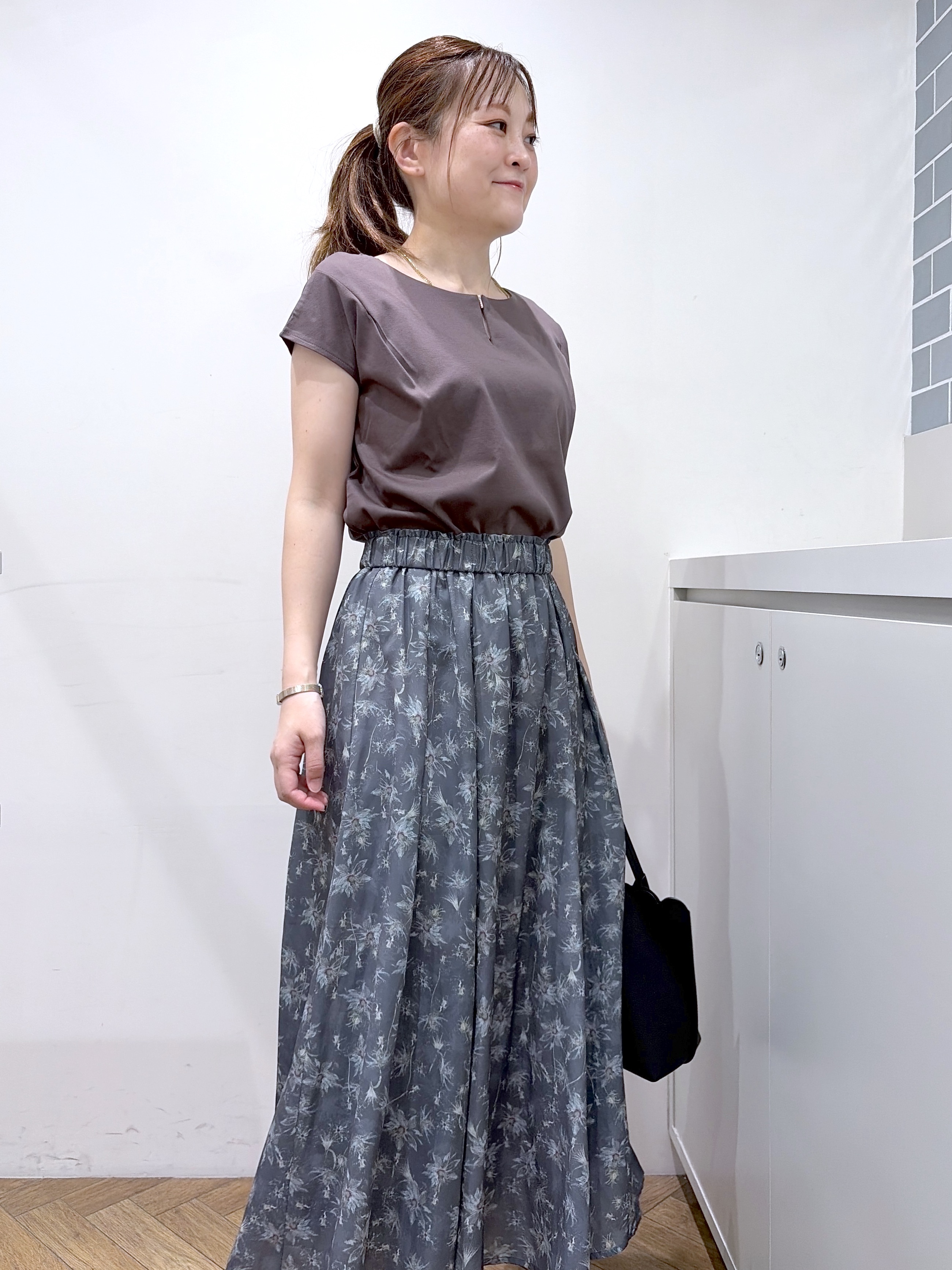 Junさんの「index｜【接触冷感】ビジューキーネックフレンチトップス《UVケア／洗濯機OK／XS～3L／8col》」を使ったコーディネート