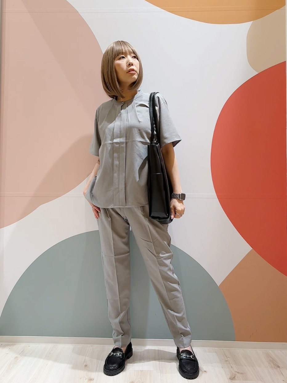 長男さんの「SHOO･LA･RUE｜【洗濯機可】スクエアネックが小顔効果に　きらきらラメタンクトップ」を使ったコーディネート