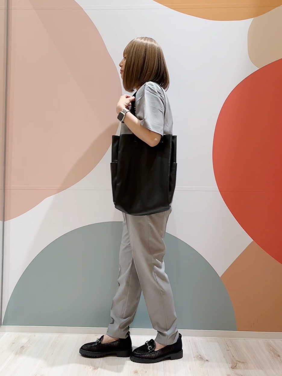 長男さんの「SHOO･LA･RUE｜【洗濯機可】スクエアネックが小顔効果に　きらきらラメタンクトップ」を使ったコーディネート