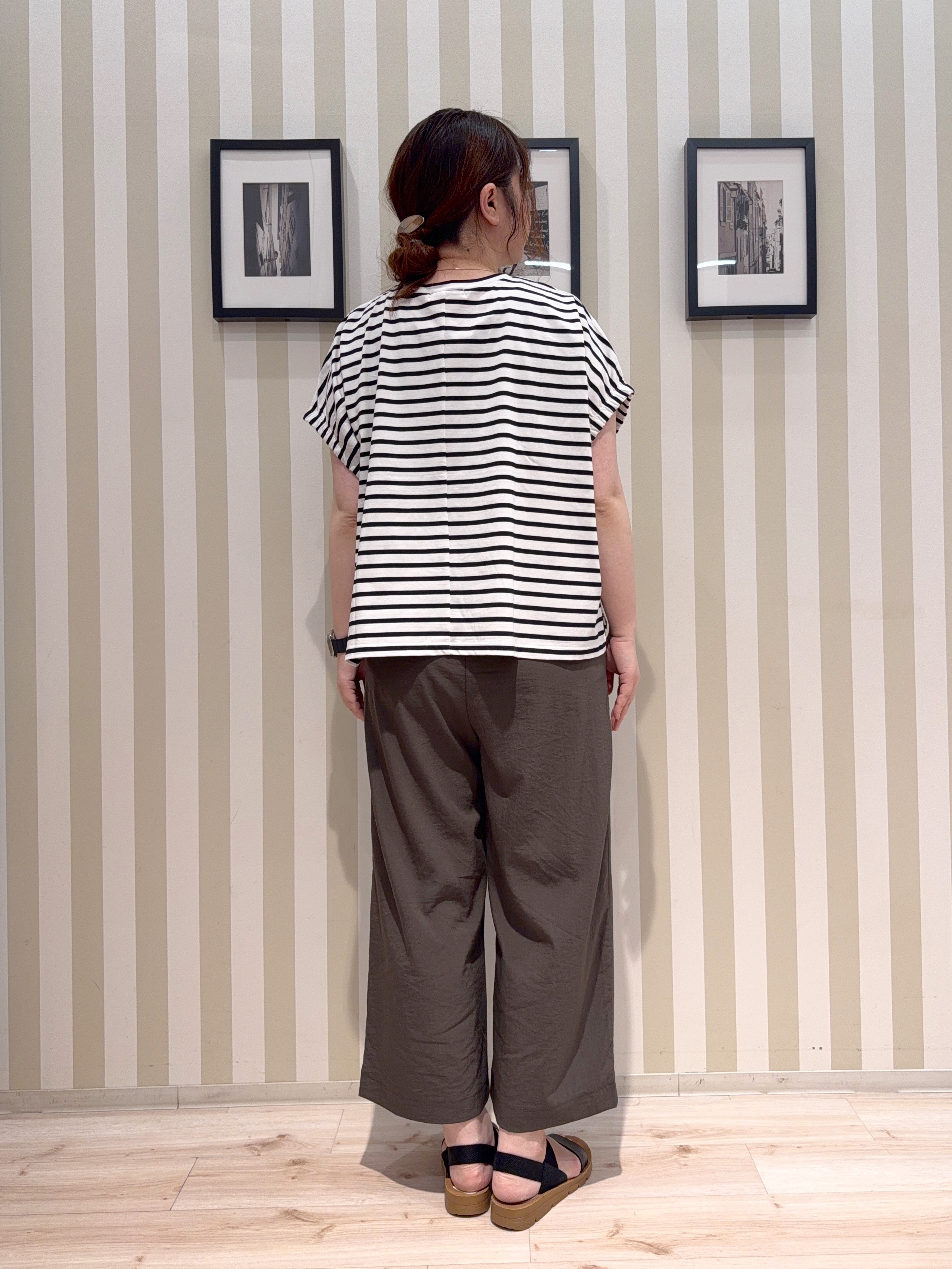 MIYUKIさんの「SHOO･LA･RUE｜【洗濯機可】シンプルにこなれて見せる お袖ギャザードルマンTシャツ」を使ったコーディネート