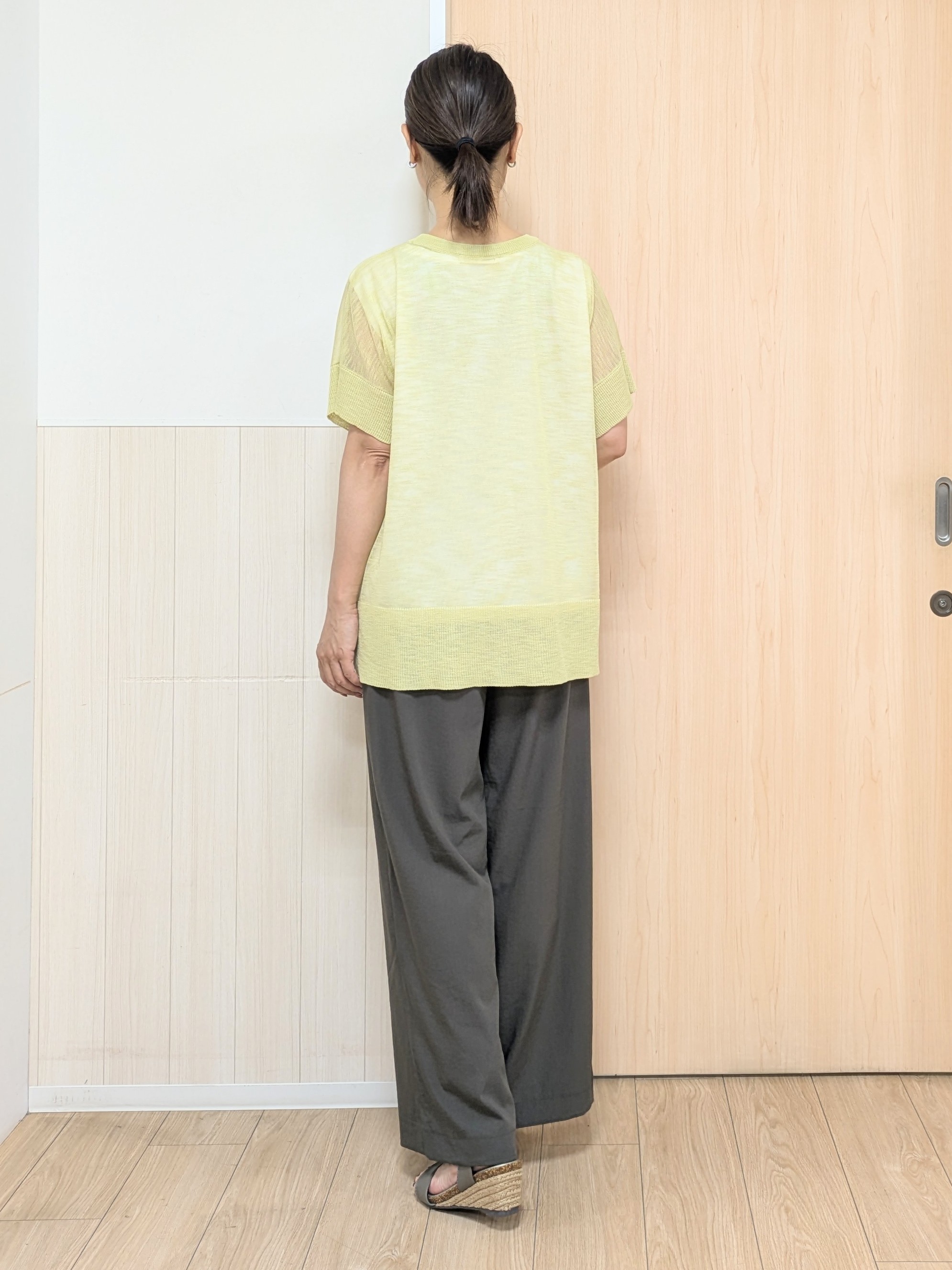 YuAさんの「SHOO･LA･RUE｜【2点セット/S-LL/体型カバー】さらりと涼し気 シアーニット+タンクトップ」を使ったコーディネート