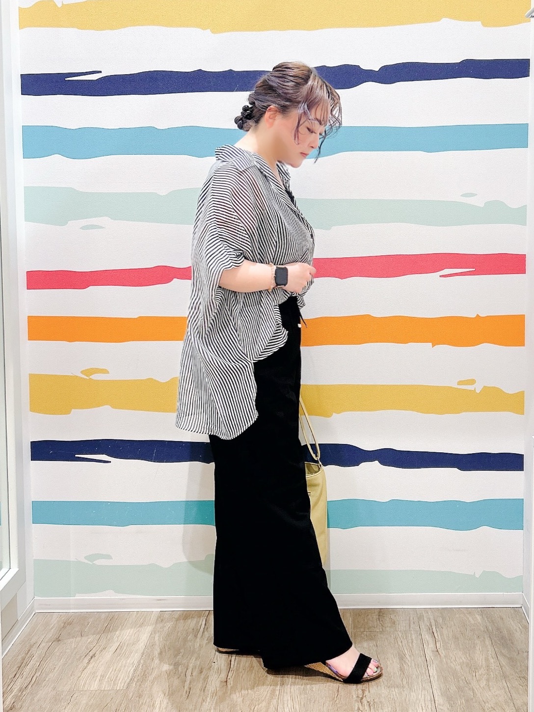 Peeさんの「SHOO･LA･RUE｜【洗濯機可】スクエアネックが小顔効果に　きらきらラメタンクトップ」を使ったコーディネート