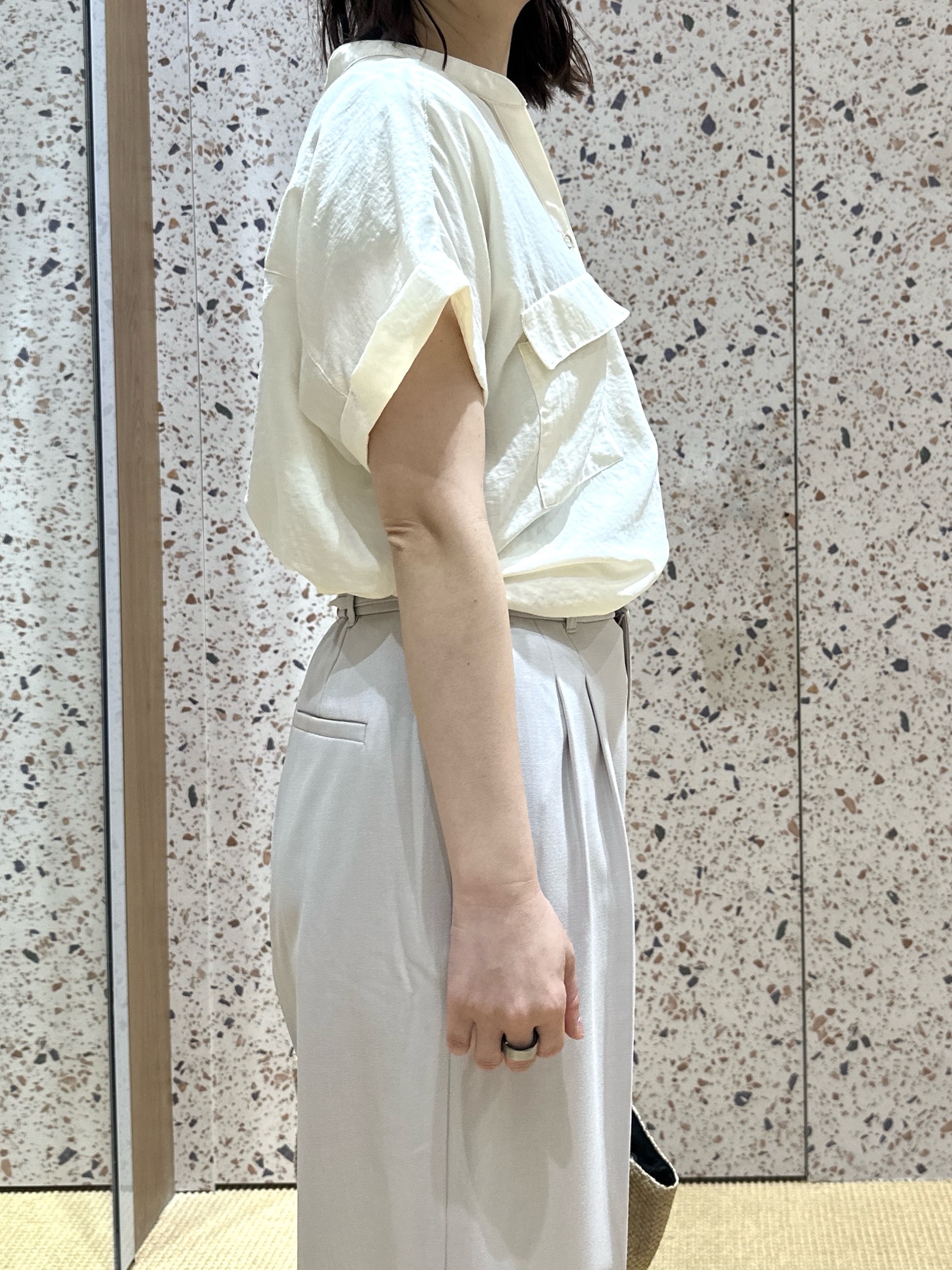 tomokoさんの「OPAQUE.CLIP｜【接触冷感】ダブルポケットスキッパーブラウス《吸水速乾／防シワ／洗濯機OK／S～3L／7col》」を使ったコーディネート