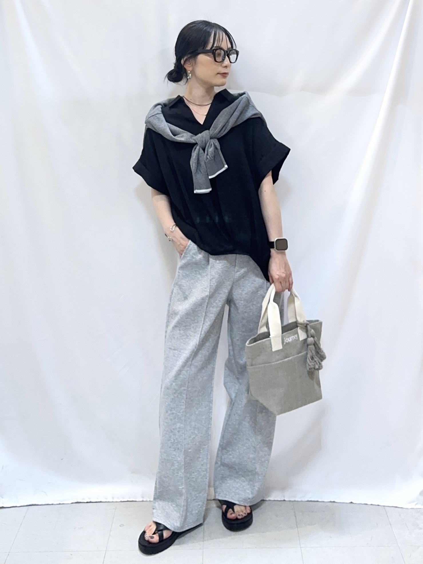 𝐇𝐢𝐫𝐨𝐦𝐢さんの「SHOO･LA･RUE｜【S-LL/洗濯機可】インせず着られる 裾タック スキッパーシャツ」を使ったコーディネート