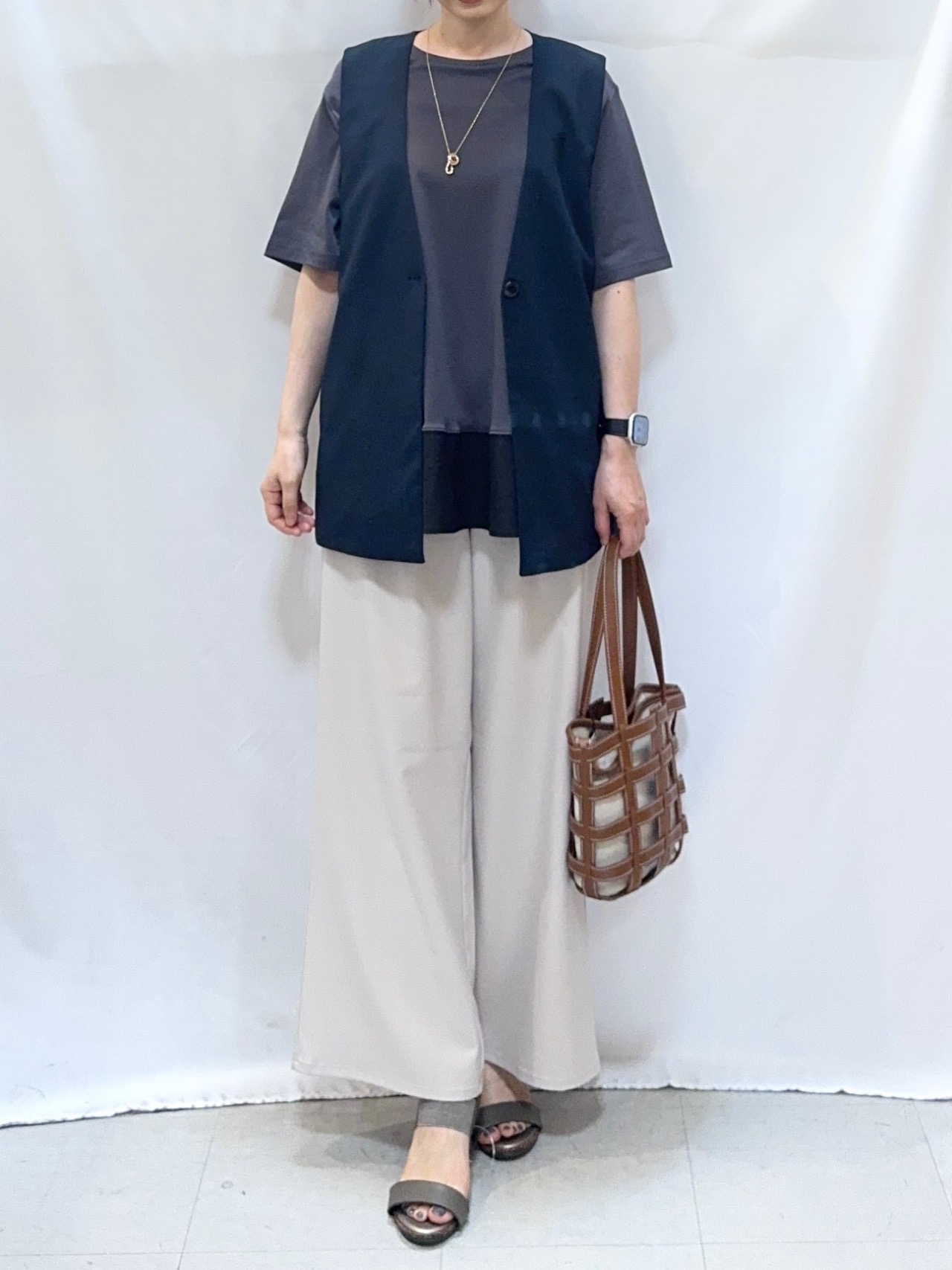 𝐇𝐢𝐫𝐨𝐦𝐢さんの「SHOO･LA･RUE｜【セットアップ可/洗濯後しわになりにくい/S-LL】シンプルで合わせやすい ノーカラージレ」を使ったコーディネート