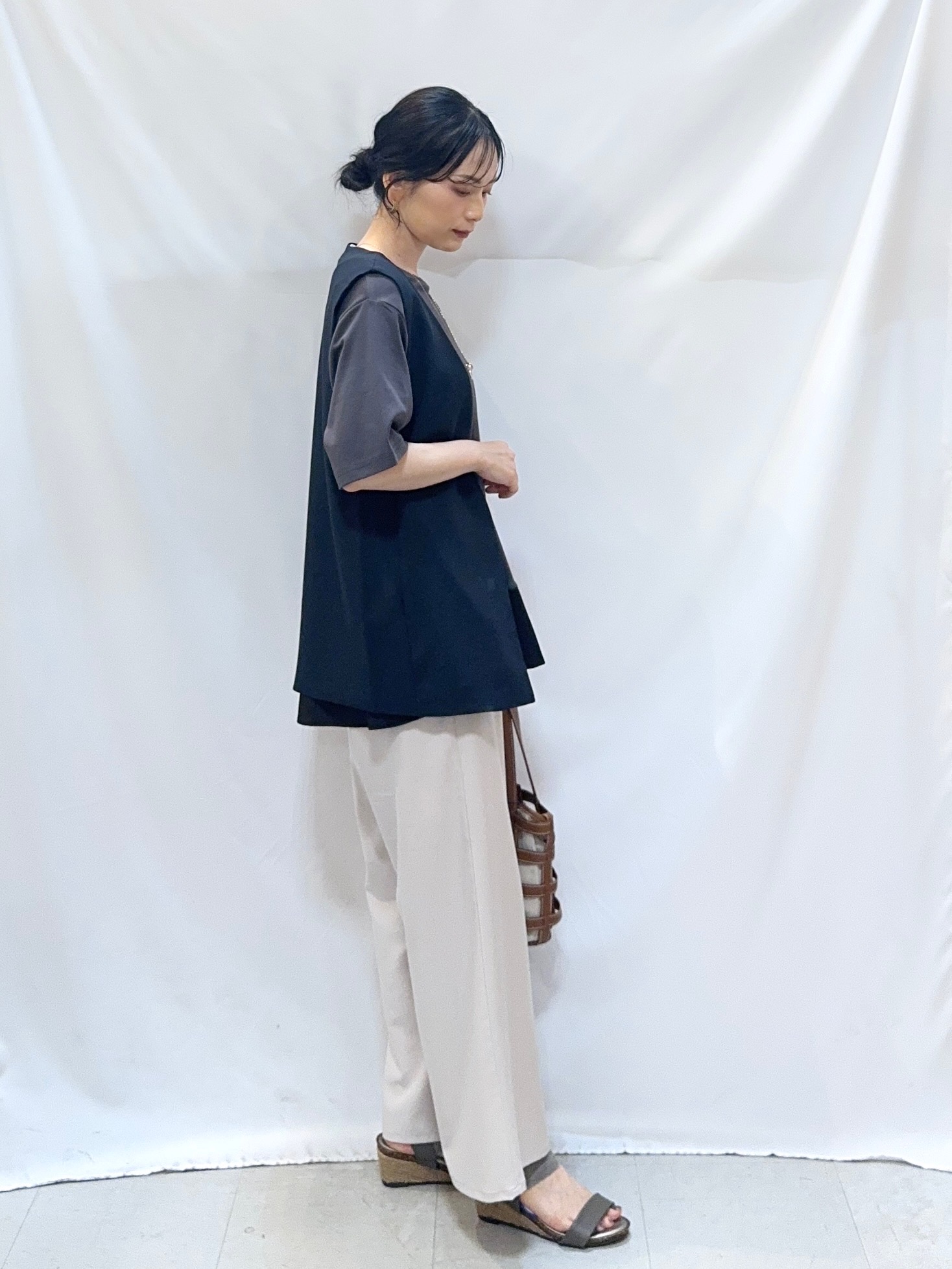 𝐇𝐢𝐫𝐨𝐦𝐢さんの「SHOO･LA･RUE｜【セットアップ可/洗濯後しわになりにくい/S-LL】シンプルで合わせやすい ノーカラージレ」を使ったコーディネート