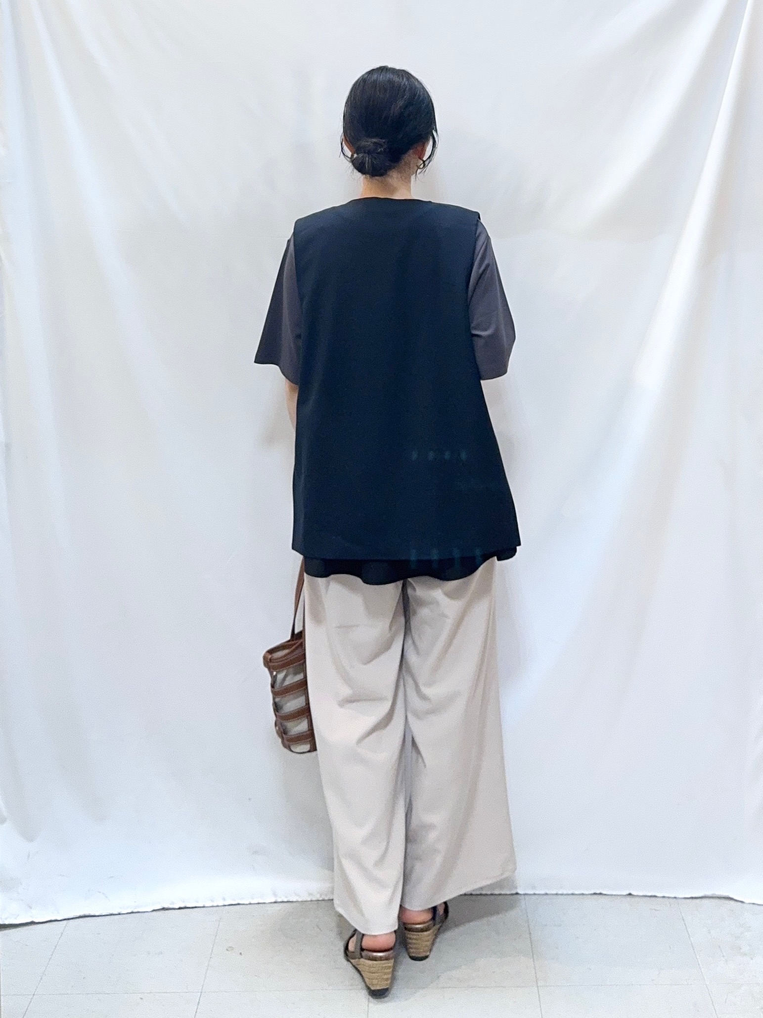 𝐇𝐢𝐫𝐨𝐦𝐢さんの「SHOO･LA･RUE｜【セットアップ可/洗濯後しわになりにくい/S-LL】シンプルで合わせやすい ノーカラージレ」を使ったコーディネート