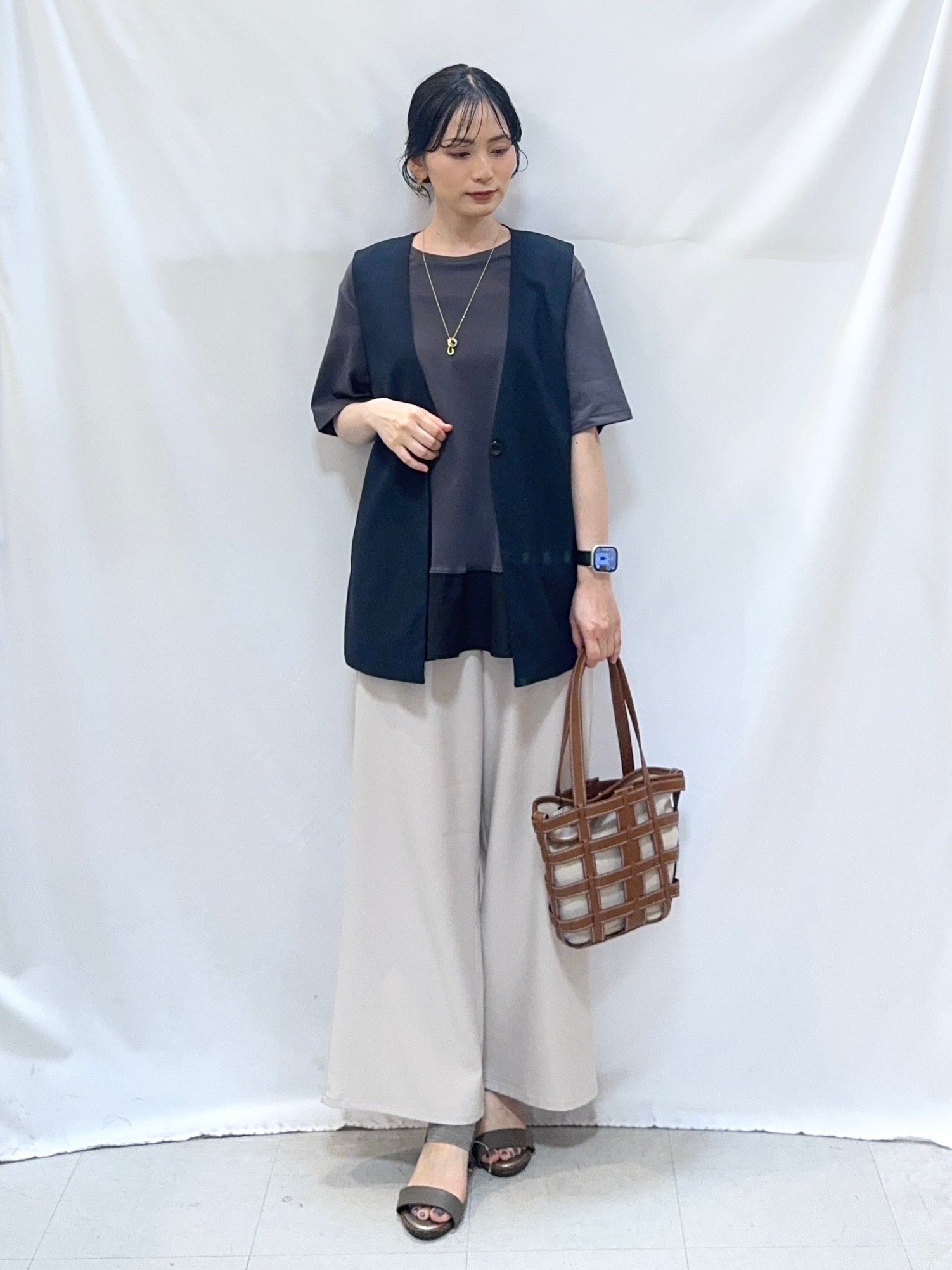 𝐇𝐢𝐫𝐨𝐦𝐢さんの「SHOO･LA･RUE｜【セットアップ可/洗濯後しわになりにくい/S-LL】シンプルで合わせやすい ノーカラージレ」を使ったコーディネート