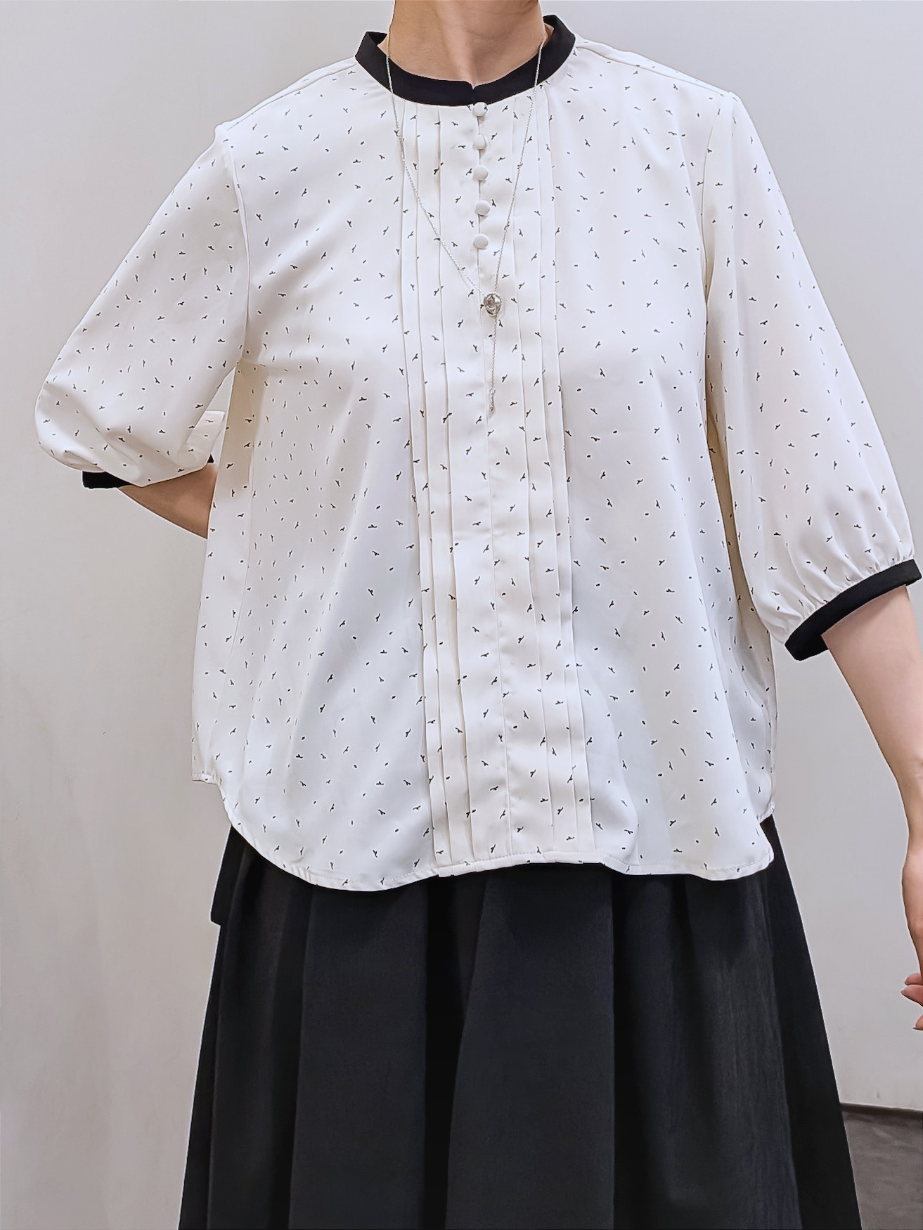 やまちゃんさんの「grove｜【二の腕カバー・お仕事】フロントタック配色ブラウス」を使ったコーディネート