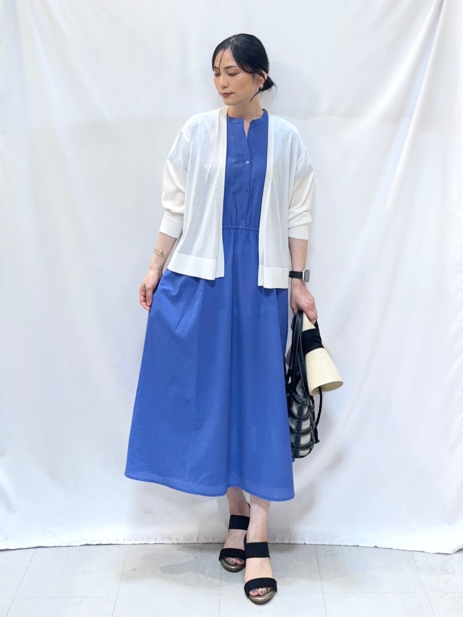 𝐇𝐢𝐫𝐨𝐦𝐢さんの「SHOO･LA･RUE｜【洗濯機可/S-LL】オンにもオフにも マルチに使えるボタンレスカーディガン」を使ったコーディネート