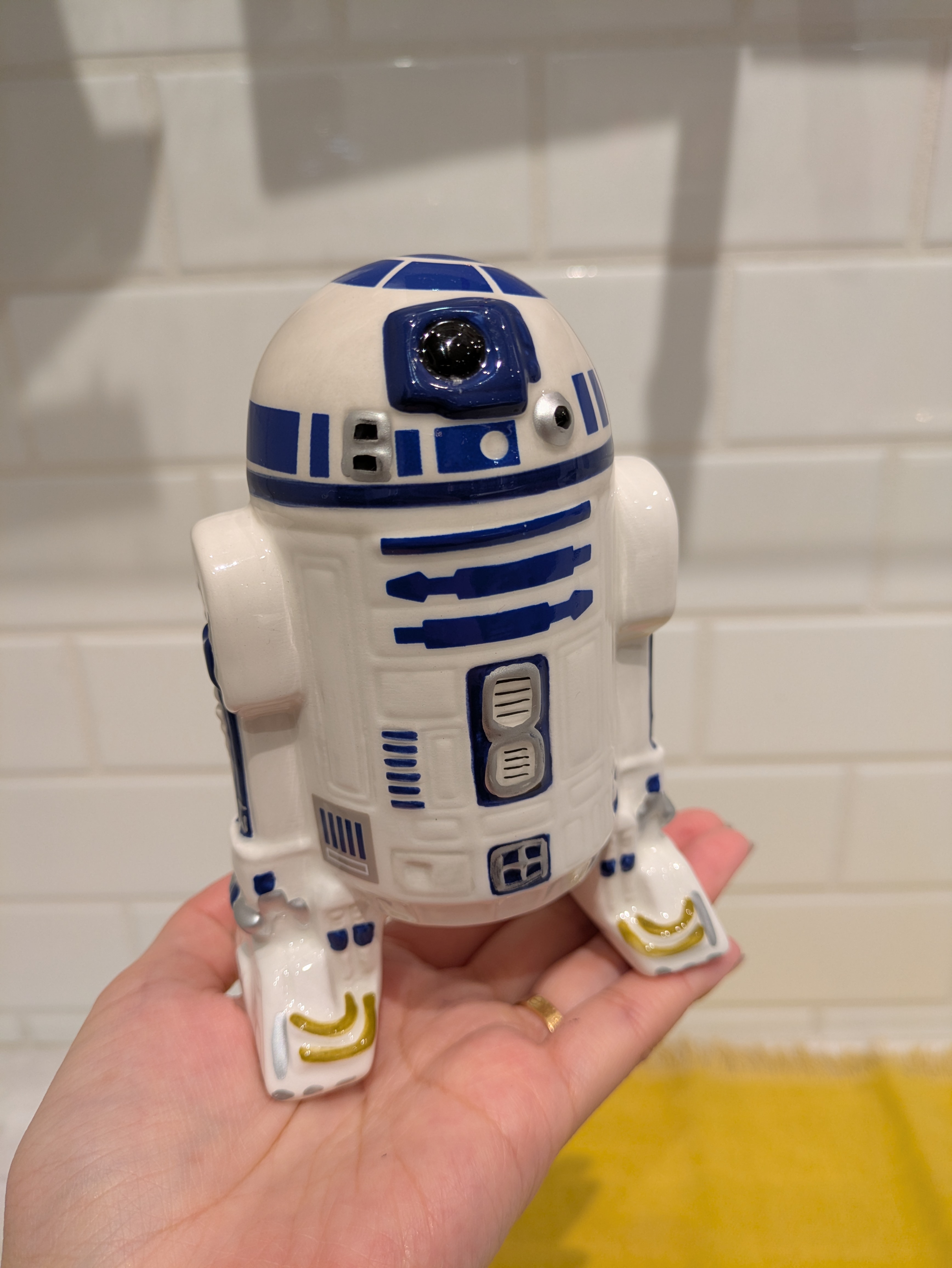 shino.さんの「212 KITCHEN STORE｜貯金箱 R2-D2 ＜STAR WARS スター・ウォーズ ＞」を使ったコーディネート