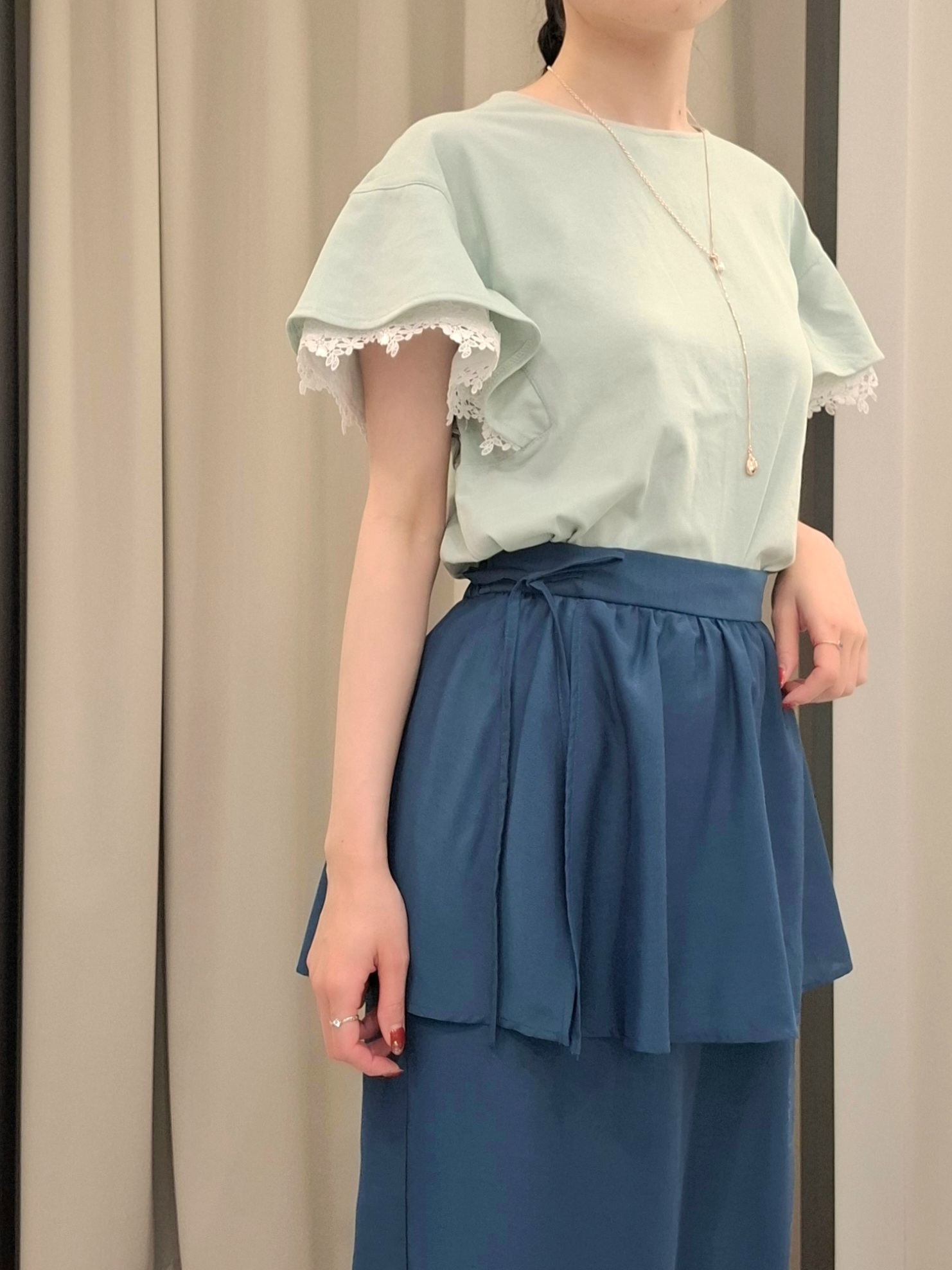 なーちゃんさんの「grove｜【二の腕カバー、UV】涼しく華やかに、レースレイヤードスリーブTシャツ」を使ったコーディネート