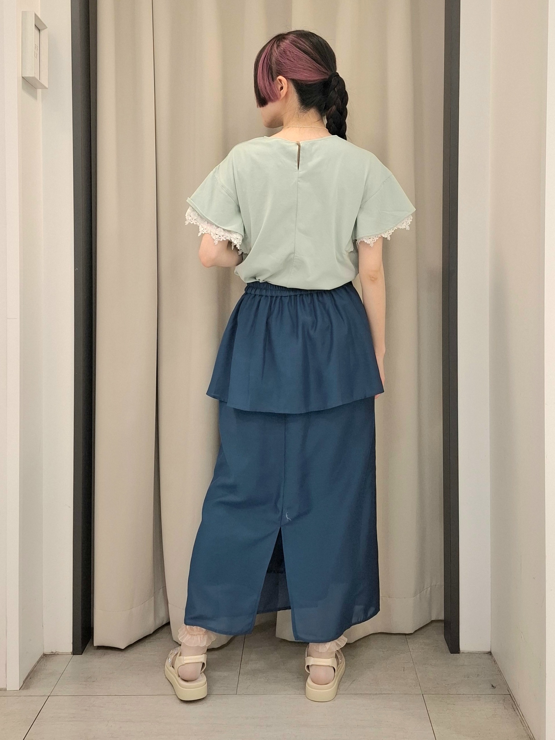なーちゃんさんの「grove｜【二の腕カバー、UV】涼しく華やかに、レースレイヤードスリーブTシャツ」を使ったコーディネート