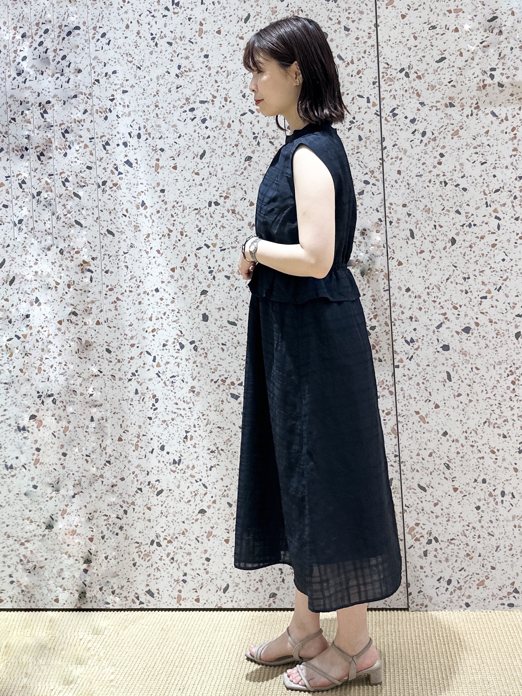 tomokoさんの「OPAQUE.CLIP｜シアーチェックミニペプラムワンピース【防シワ／洗濯機OK】」を使ったコーディネート